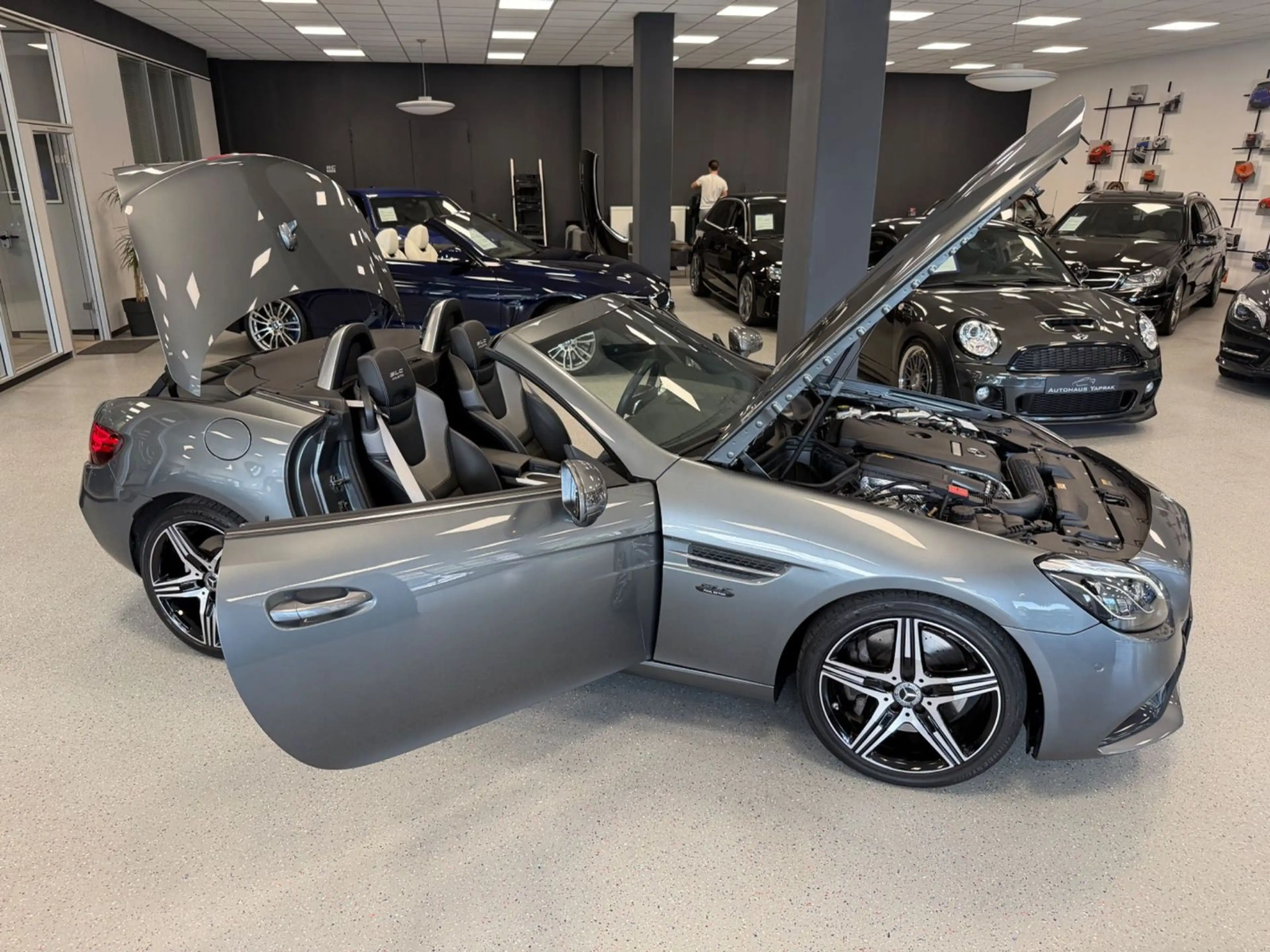Mercedes-Benz SLC 300 Roadster Final Edition|39.923km|AMG-Line — photo 3