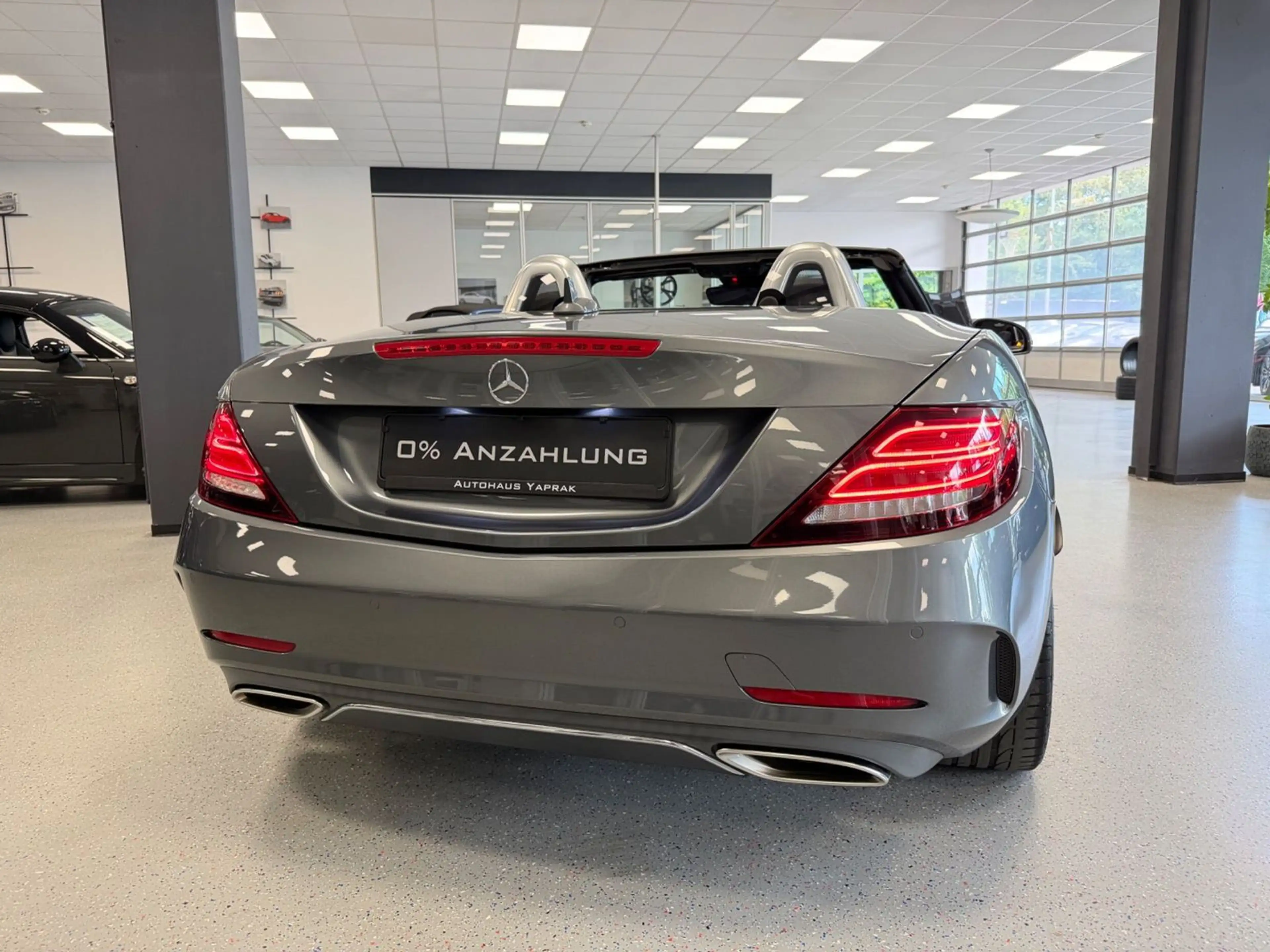 Mercedes-Benz SLC 300 Roadster Final Edition|39.923km|AMG-Line — photo 11