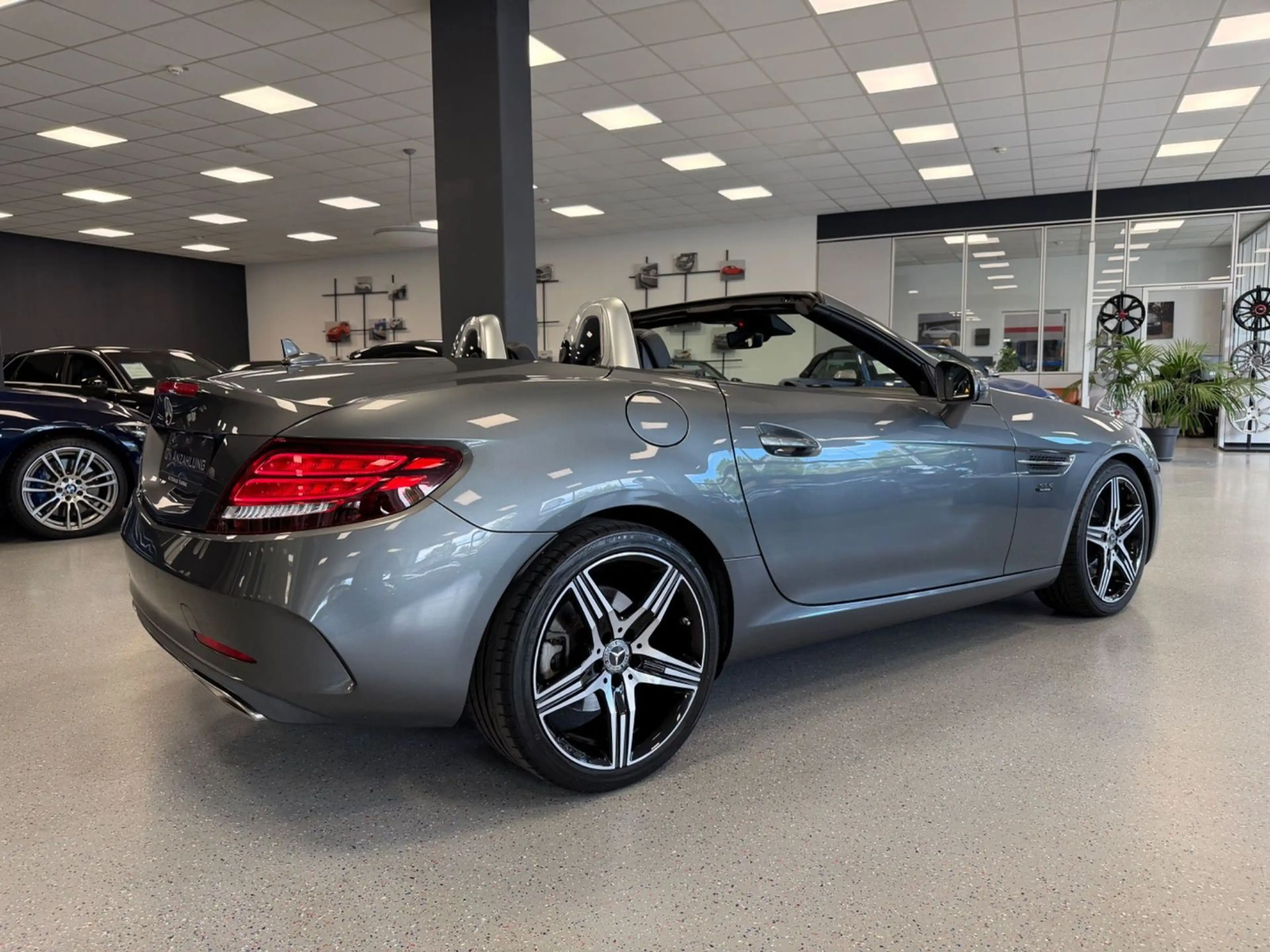 Mercedes-Benz SLC 300 Roadster Final Edition|39.923km|AMG-Line — photo 10