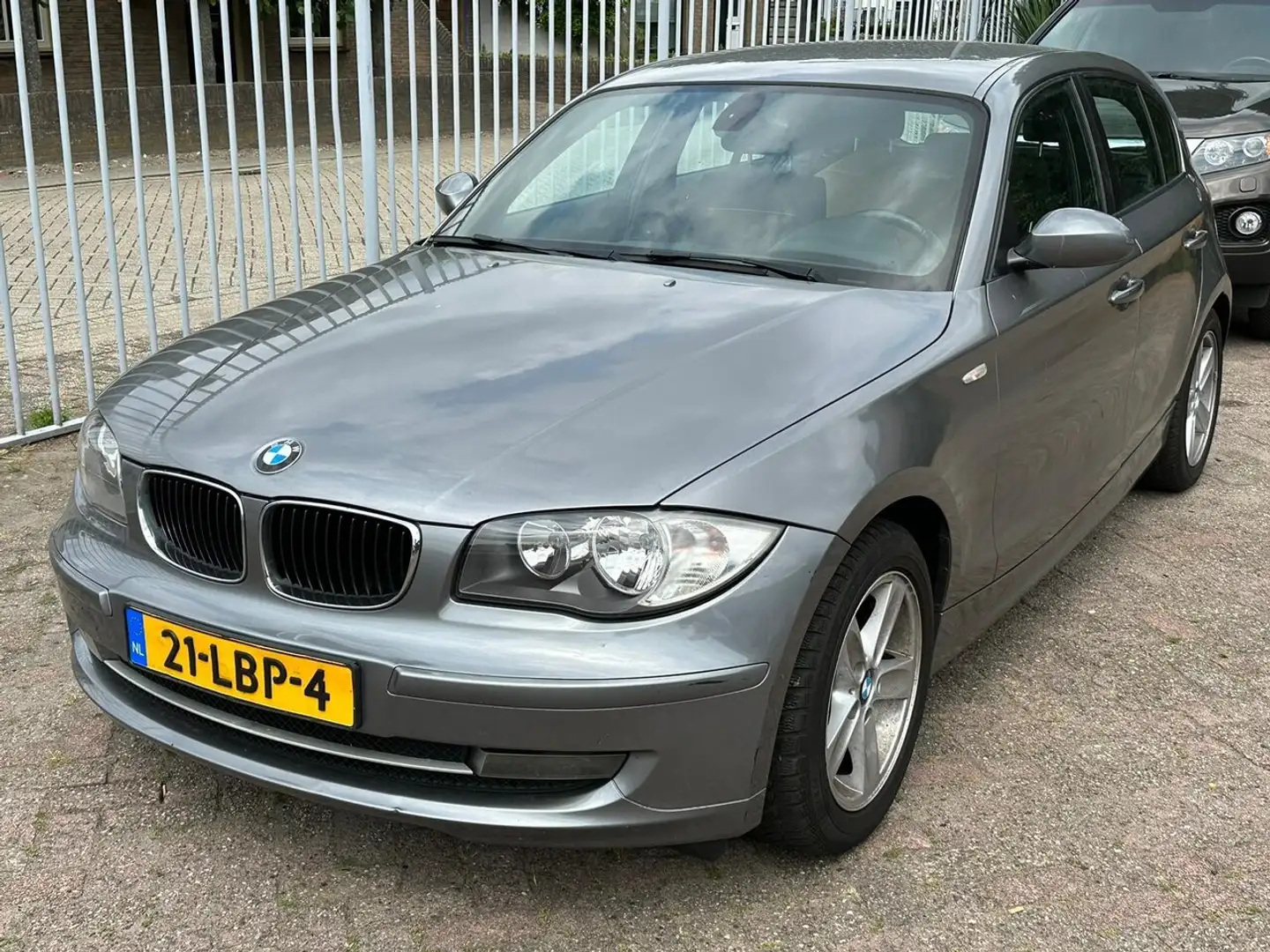 BMW 118 1-serie 118i Business Line - Motorschade Grijs - 1