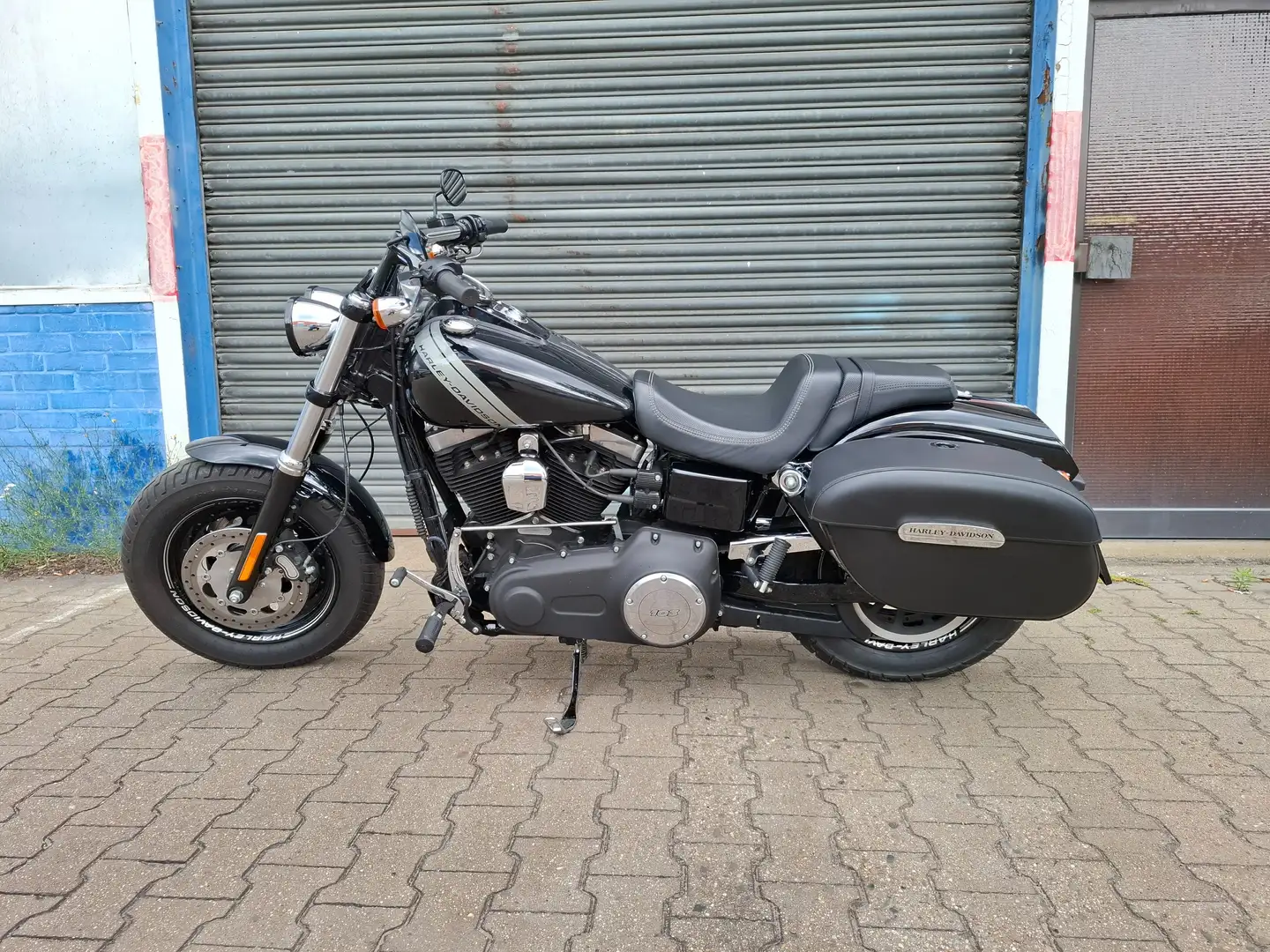 Harley-Davidson Fat Bob Negro - 2