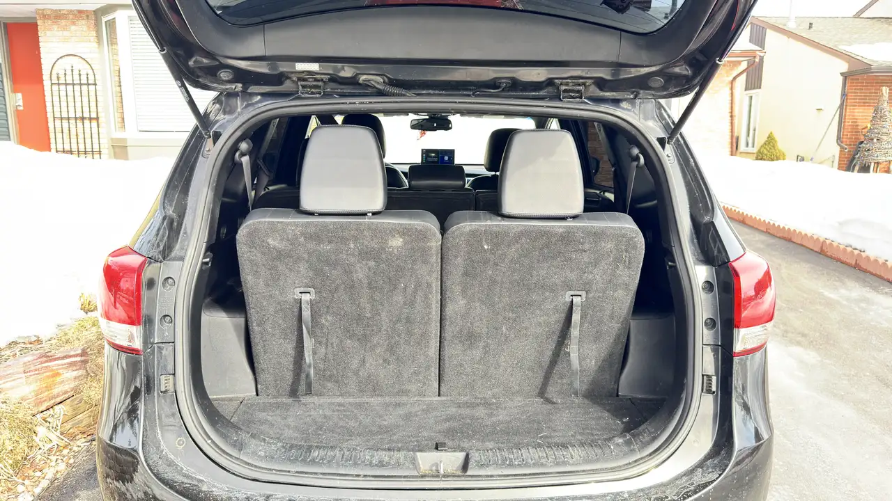Kia Rondo снимка Kia Rondo