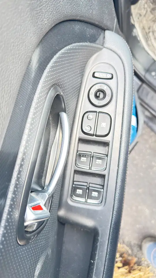 Kia Rondo снимка Kia Rondo