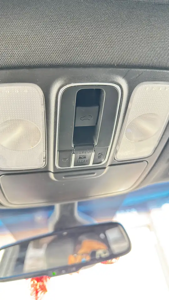 Kia Rondo снимка Kia Rondo