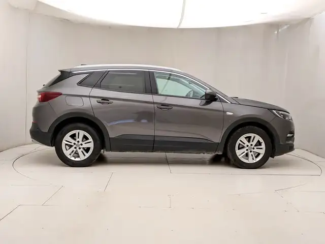 Opel Grandland X view 3