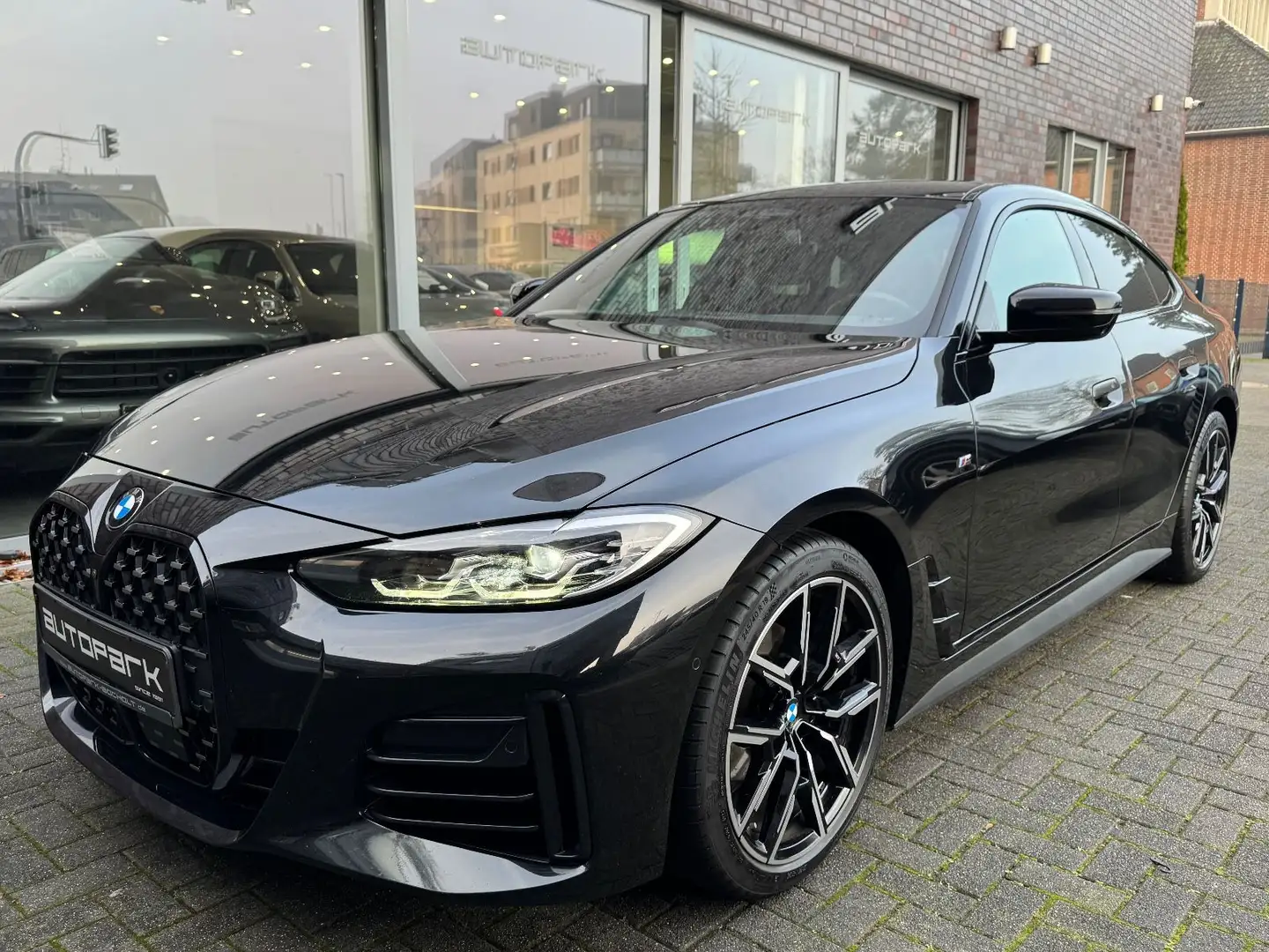 BMW 420 xDrive M Sport DAProf STDHZ 360° Schwarz - 1