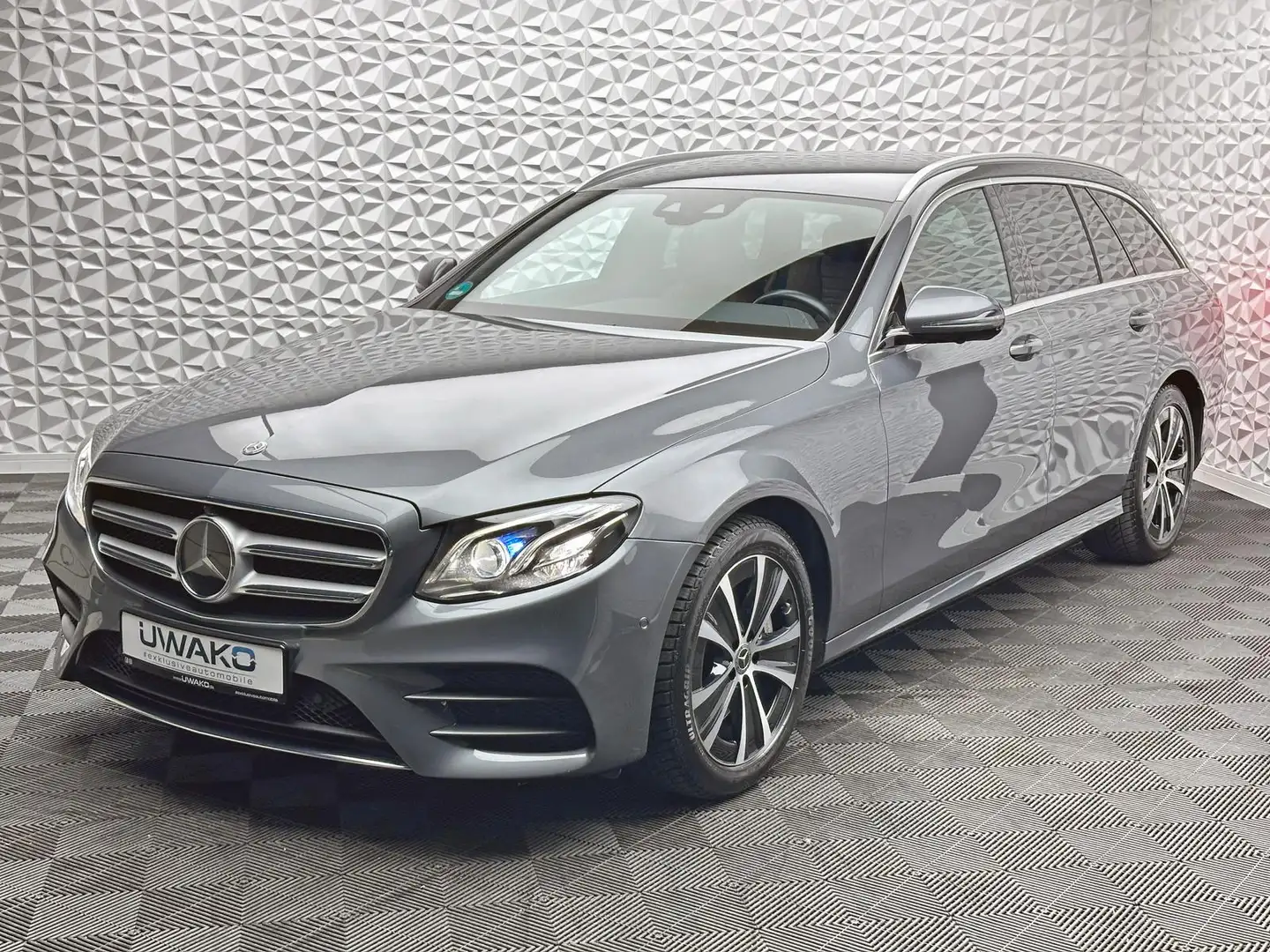 Mercedes-Benz E 400 d AMG/4MATIC/DISTRO/STDHZ/9G/AHK/360°/MBUX Gris - 2