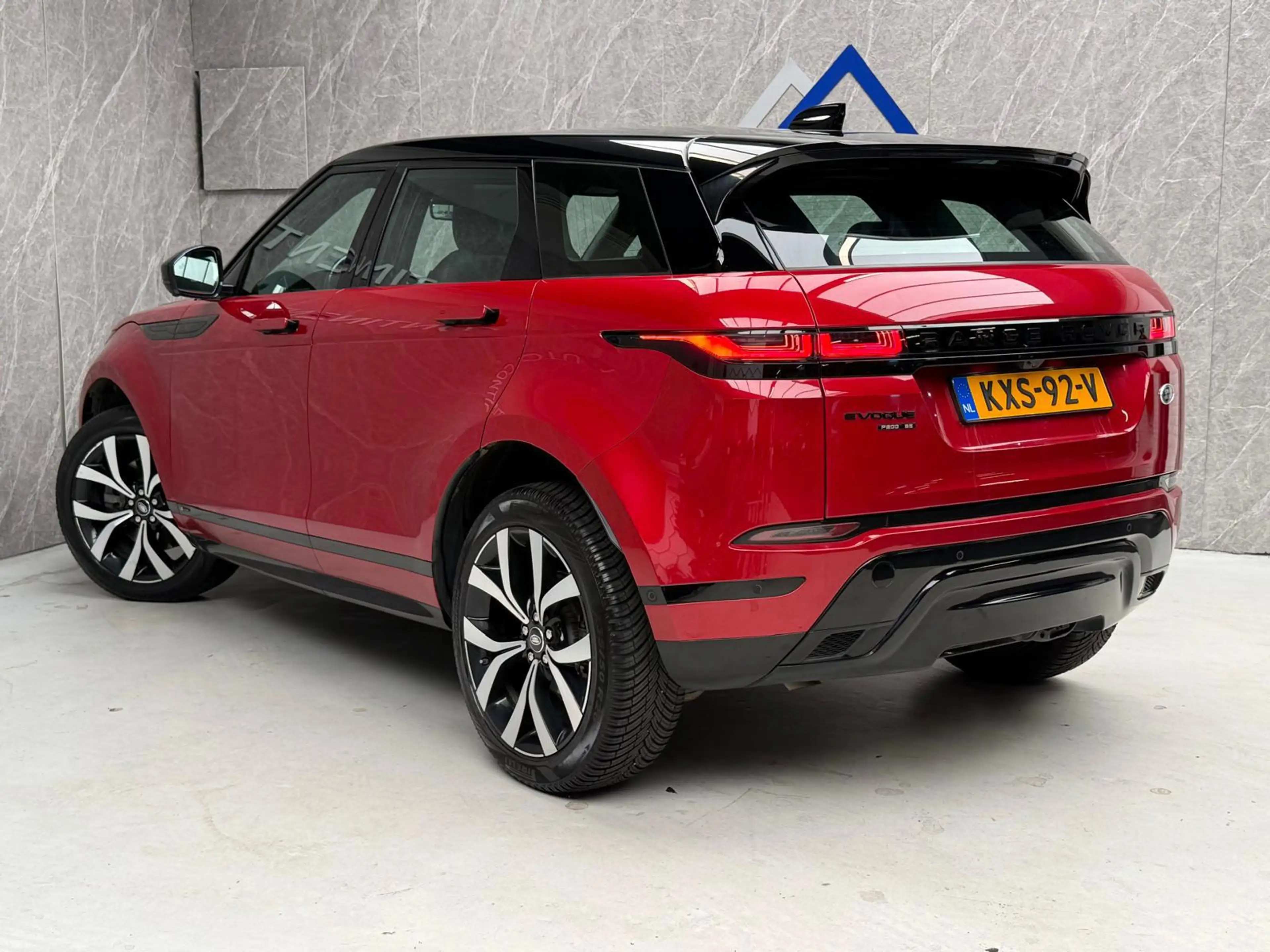 Land Rover Range Rover Evoque 2.0 P200 AWD R-Dynamic HSE / Panorama — photo 2