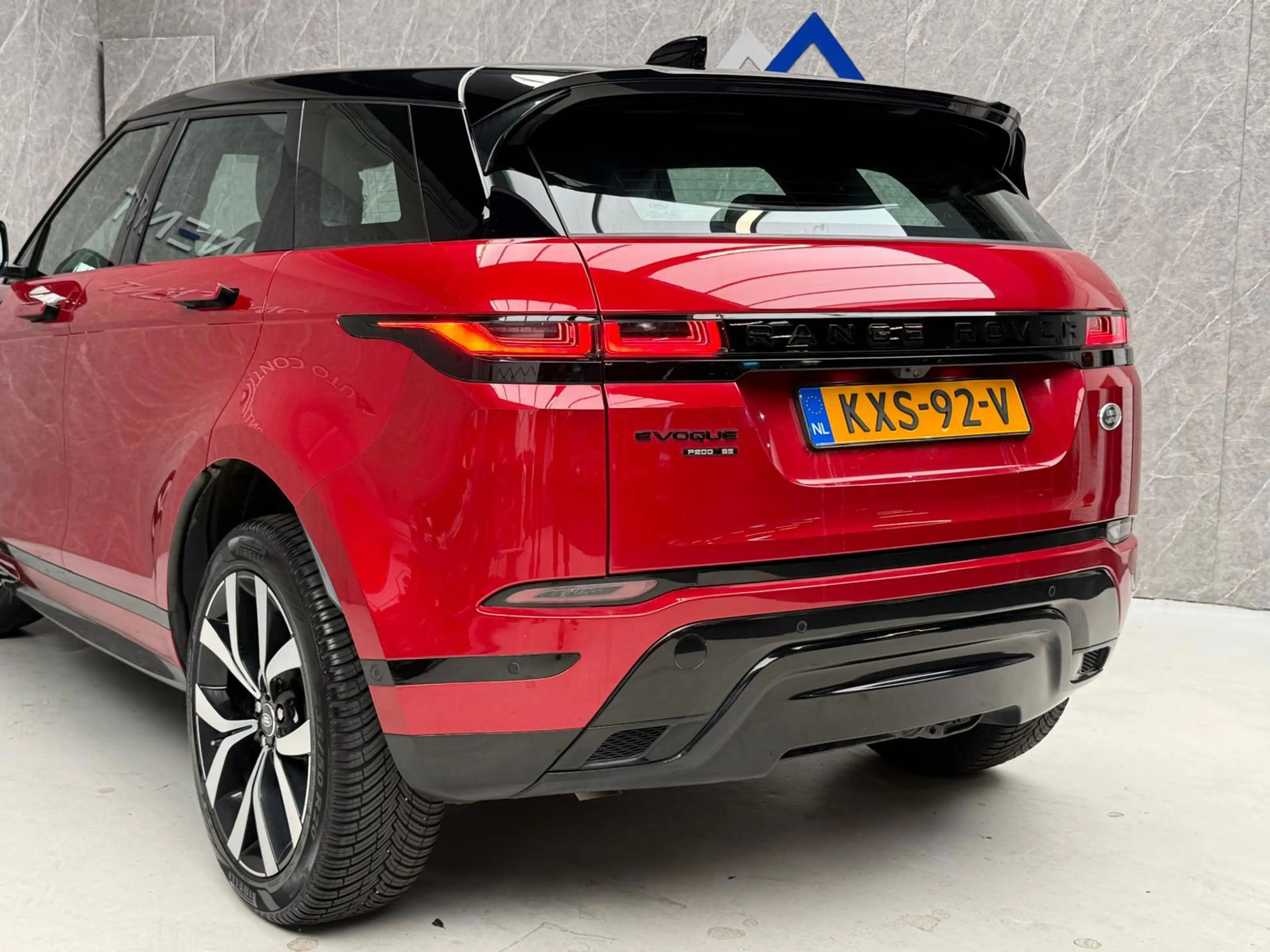 Land Rover Range Rover Evoque 2.0 P200 AWD R-Dynamic HSE / Panorama — photo 7