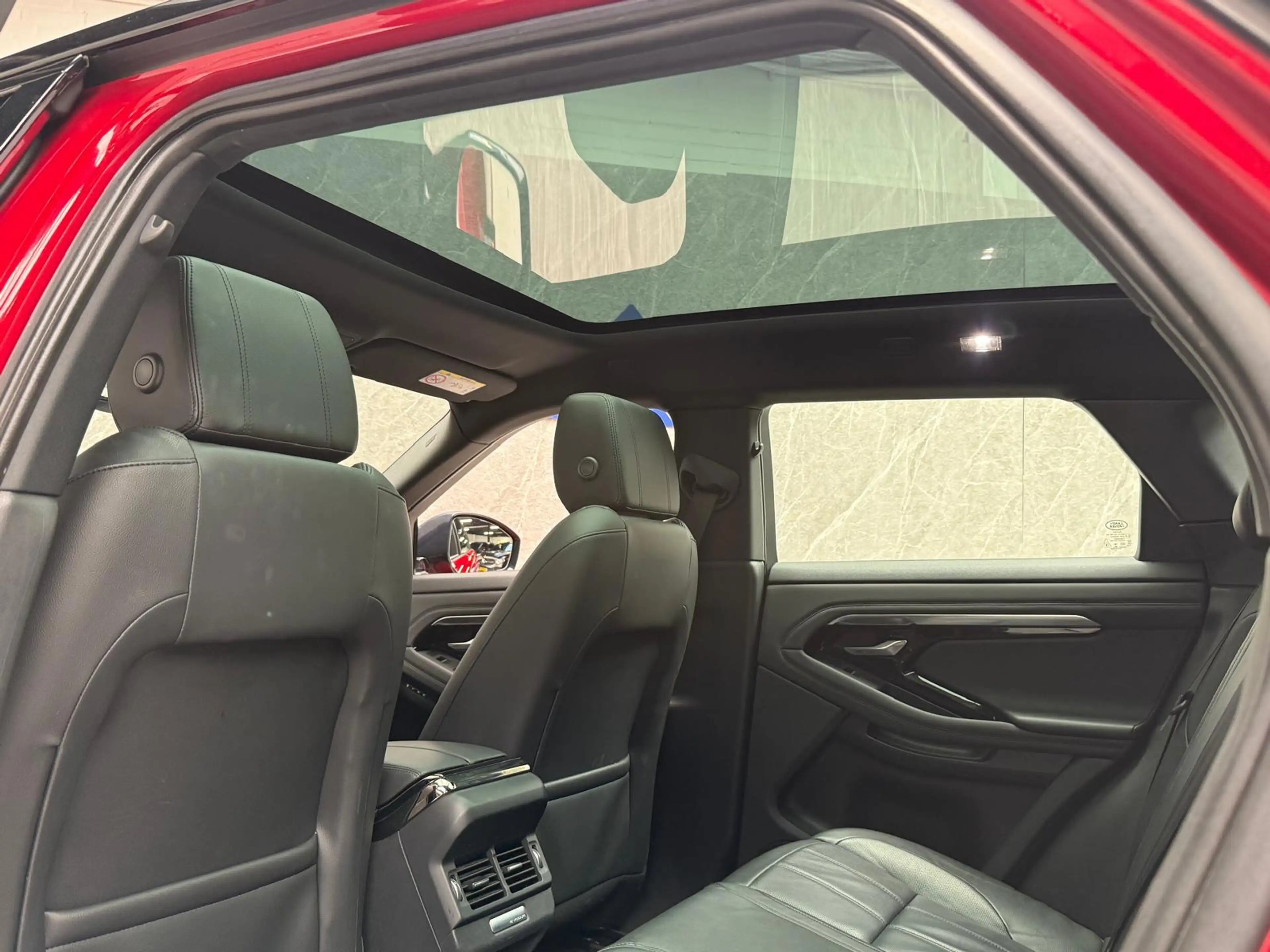 Land Rover Range Rover Evoque 2.0 P200 AWD R-Dynamic HSE / Panorama — photo 15