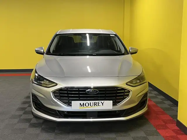 Ford Focus view 3