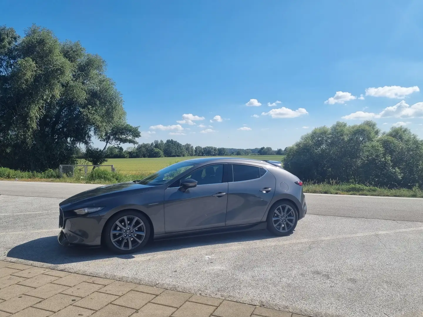 Mazda 3 Mazda 3 Skyactiv-G150 Comfort+/SO/STComfort+/SO/ST Grau - 2