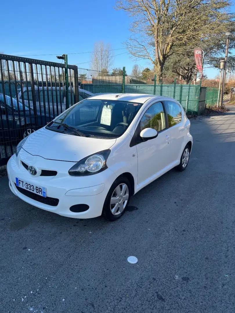 Toyota Aygo 1l essence 70 cv Blanc - 1