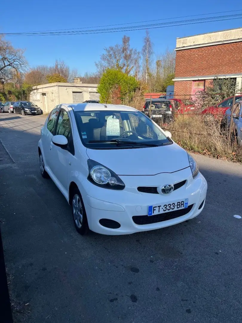 Toyota Aygo 1l essence 70 cv Blanc - 2