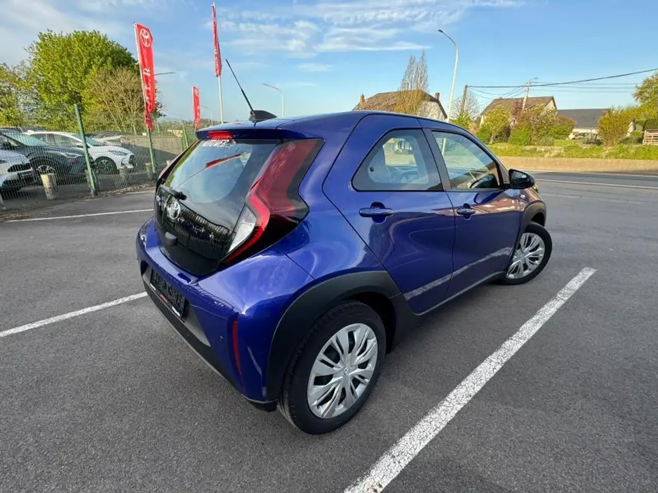 Toyota Aygo X 1.0L CVT X play 3