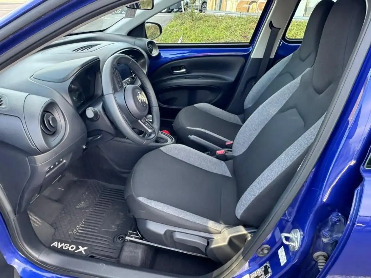 Toyota Aygo X 1.0L CVT X play 5