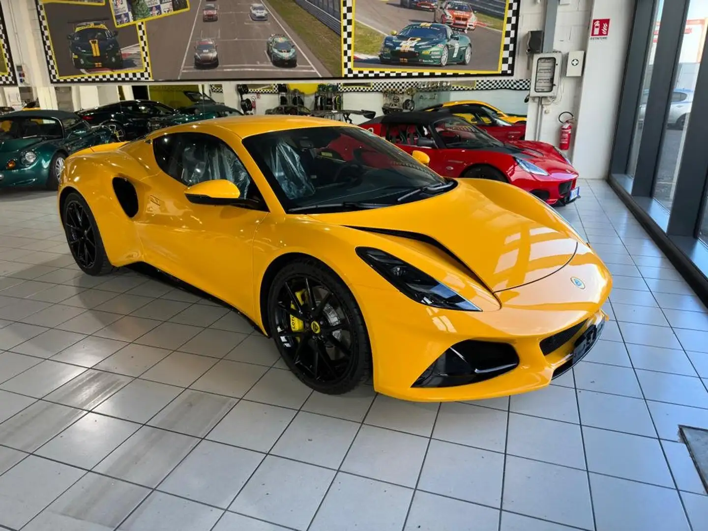 Lotus Emira V6 FIRST EDITION žuta - 2