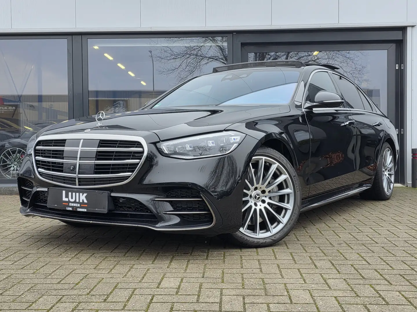 Mercedes-Benz S 580 e 4MATIC AMG Line + MBUX + PANO DAK + BURMESTER + Schwarz - 1