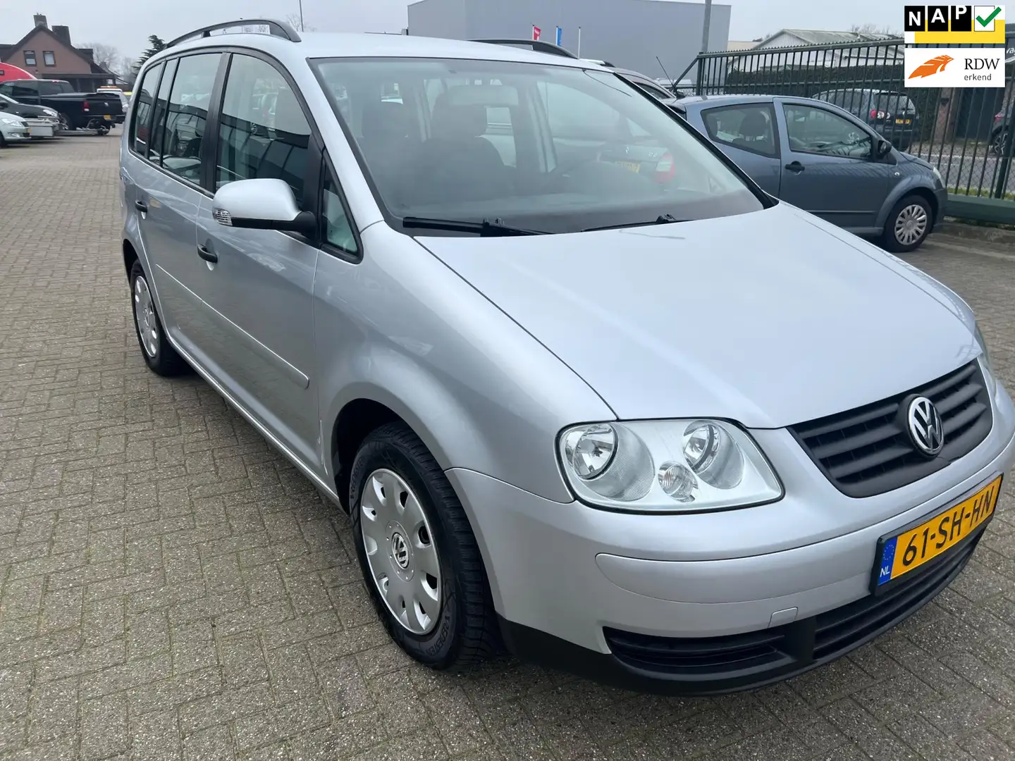 Volkswagen Touran 1.6-16V FSI Business Gris - 1