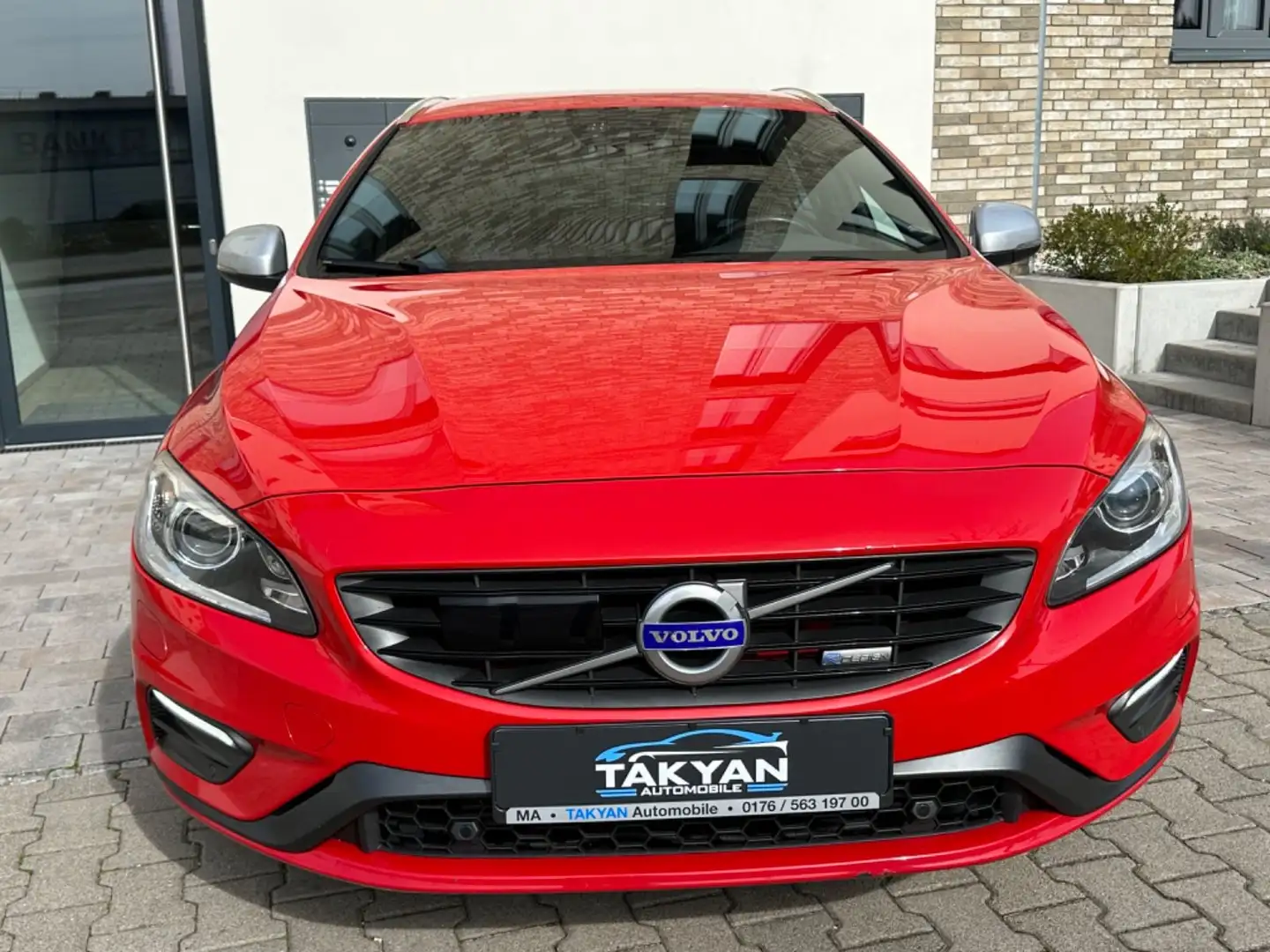 Volvo V60 Kombi Momentum R-Design*1.Hand*112 tkm* Červená - 2