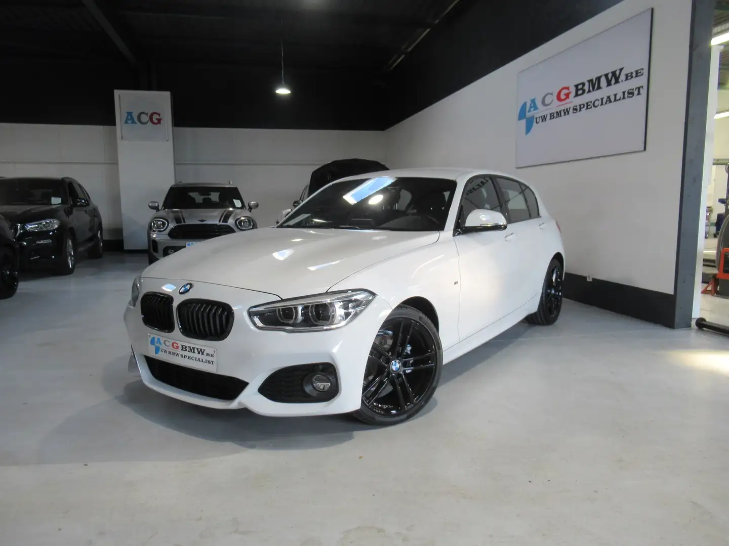BMW 116 i M Sport Shadow Black LED Leder PDC DAB CruiseCon Wit - 1