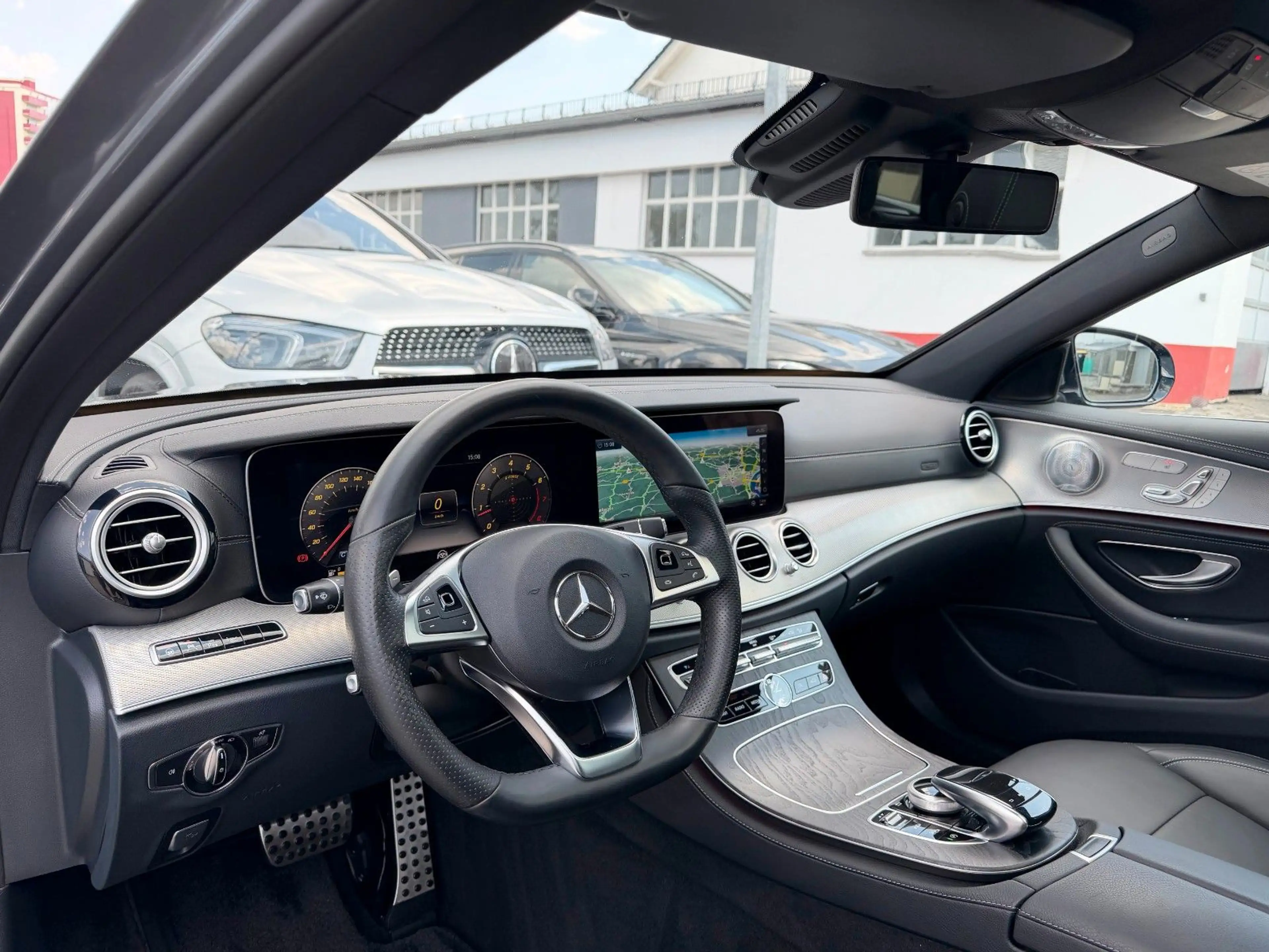 Mercedes-Benz E 400 4M 3x AMG PANO*Airmatic*DISTR+*360°*HUD — photo 2