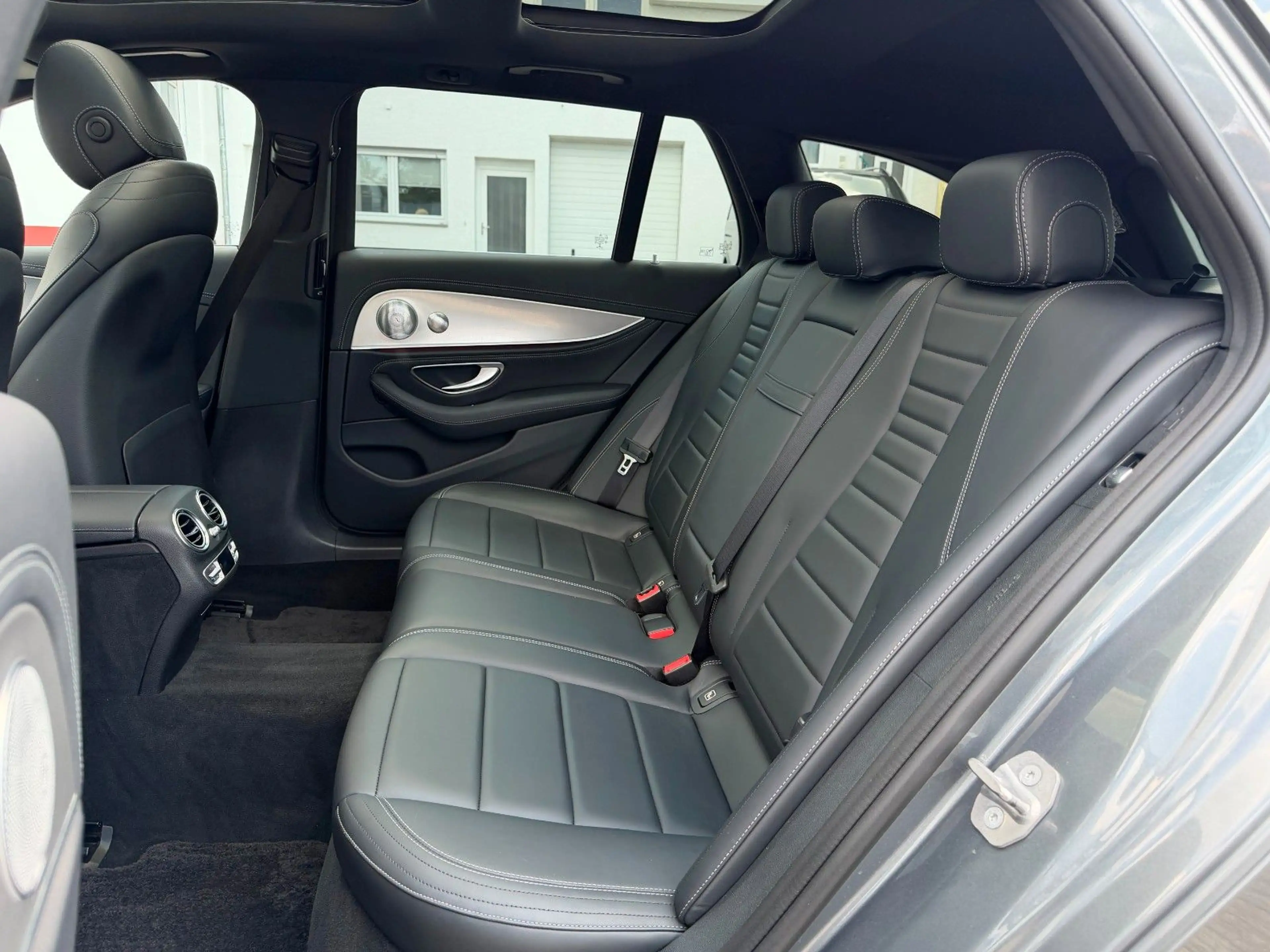 Mercedes-Benz E 400 4M 3x AMG PANO*Airmatic*DISTR+*360°*HUD — photo 15