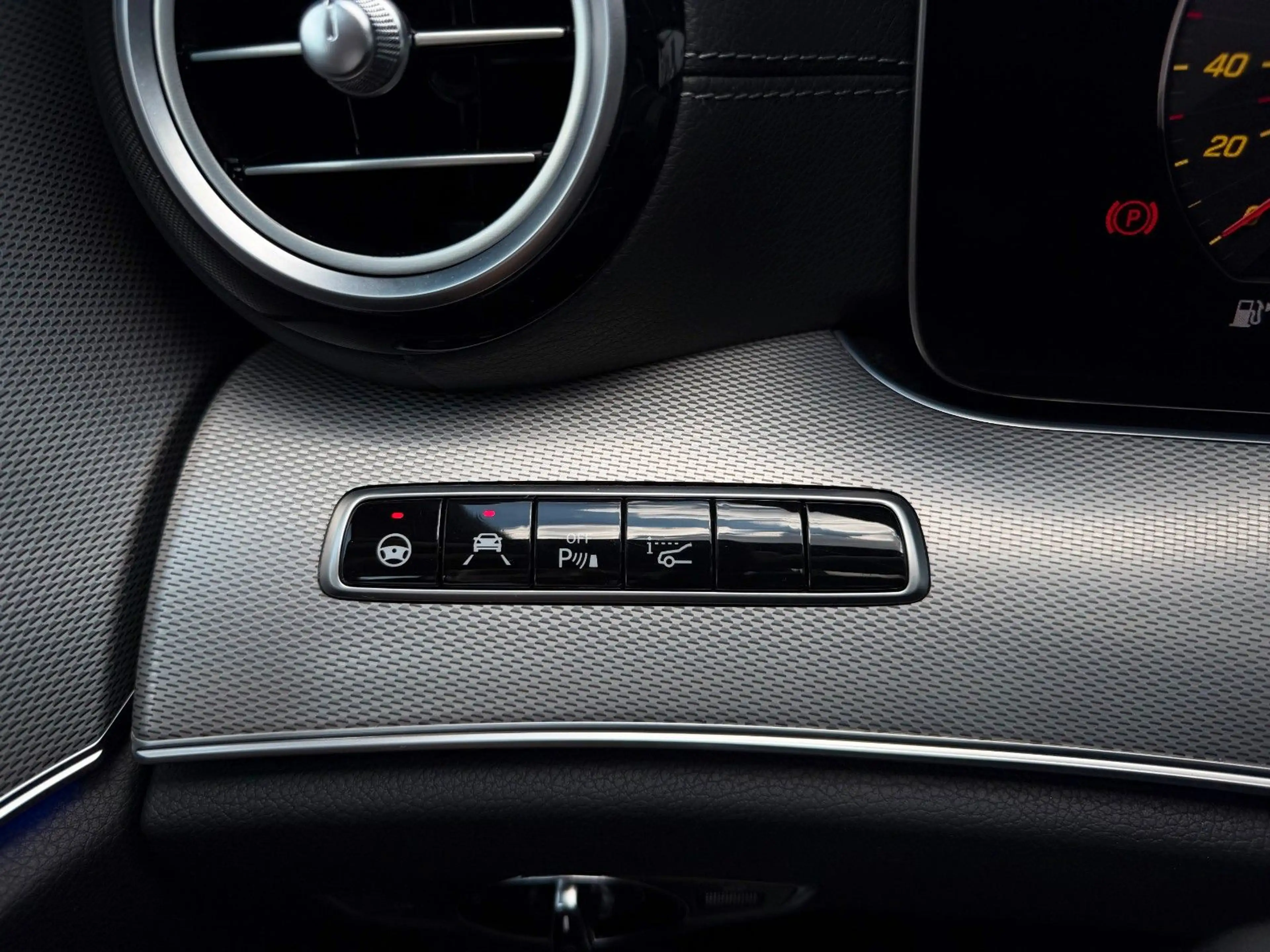 Mercedes-Benz E 400 4M 3x AMG PANO*Airmatic*DISTR+*360°*HUD — photo 3