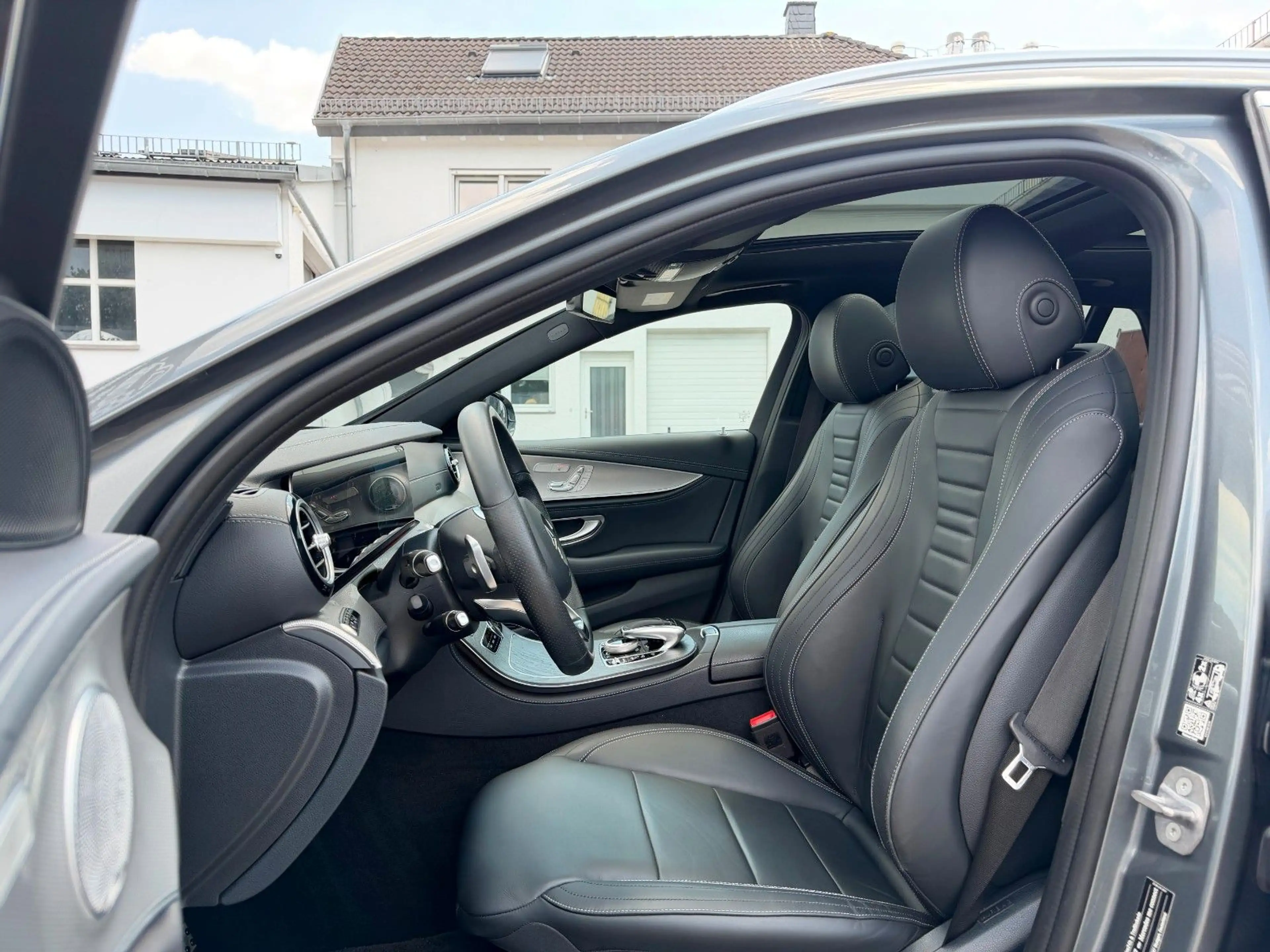 Mercedes-Benz E 400 4M 3x AMG PANO*Airmatic*DISTR+*360°*HUD — photo 7
