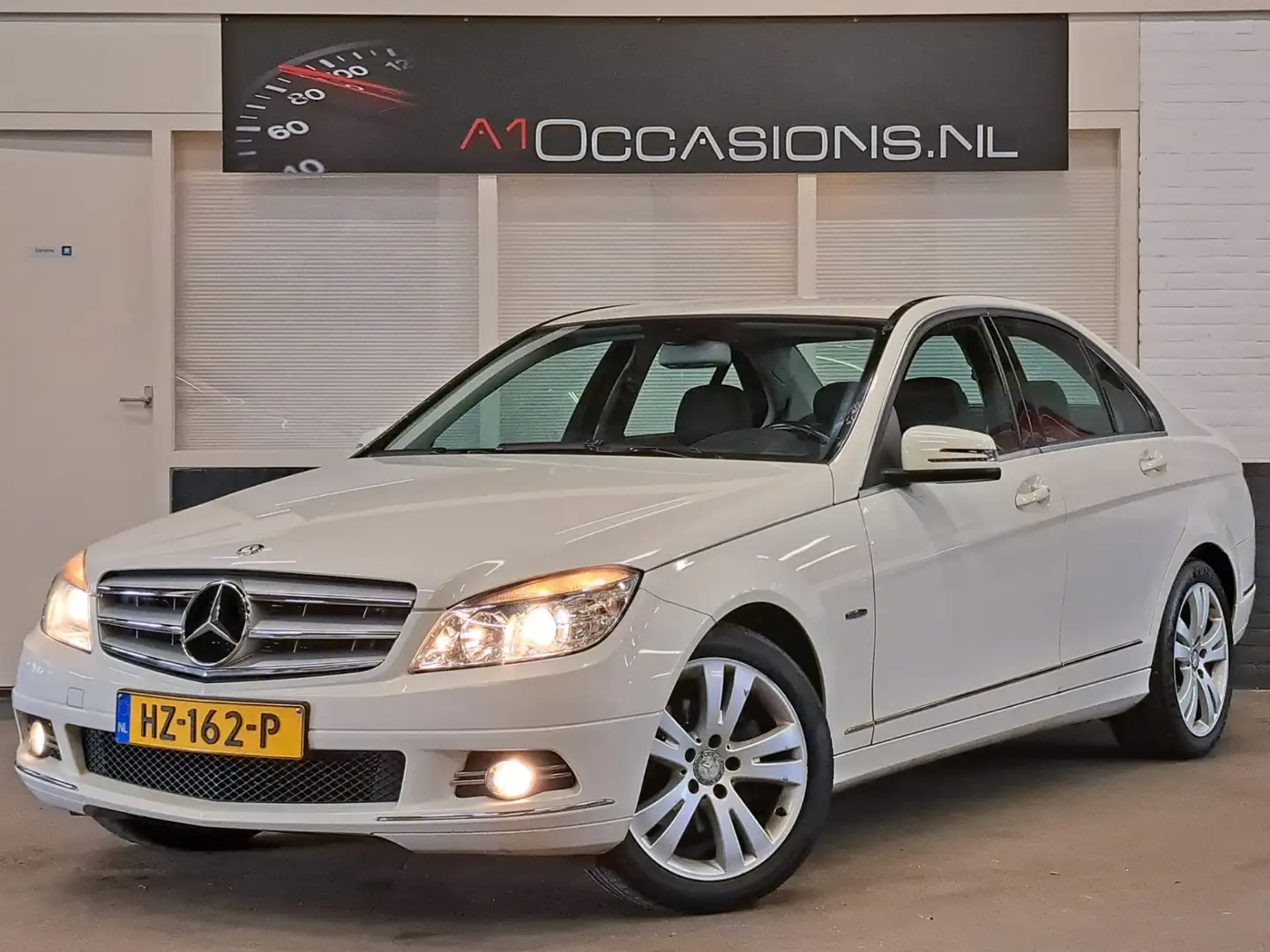 Mercedes-Benz C 200 CGI BlueEFFICIENCY Business Class Avantgarde Wit - 2