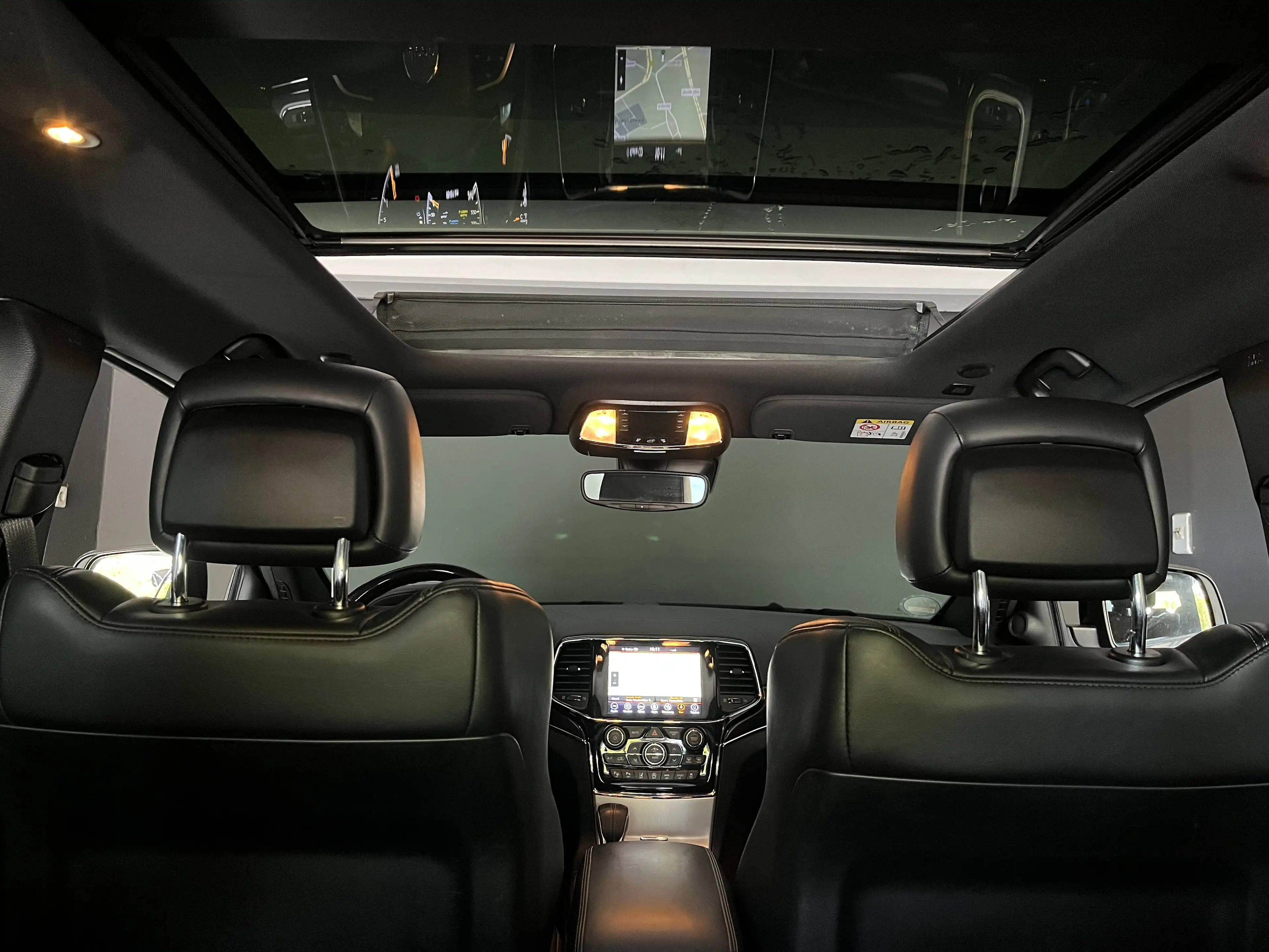 Jeep Grand Cherokee 3.0 CRD Overland, PANO, ACC, R-KAM, 4WD — photo 12