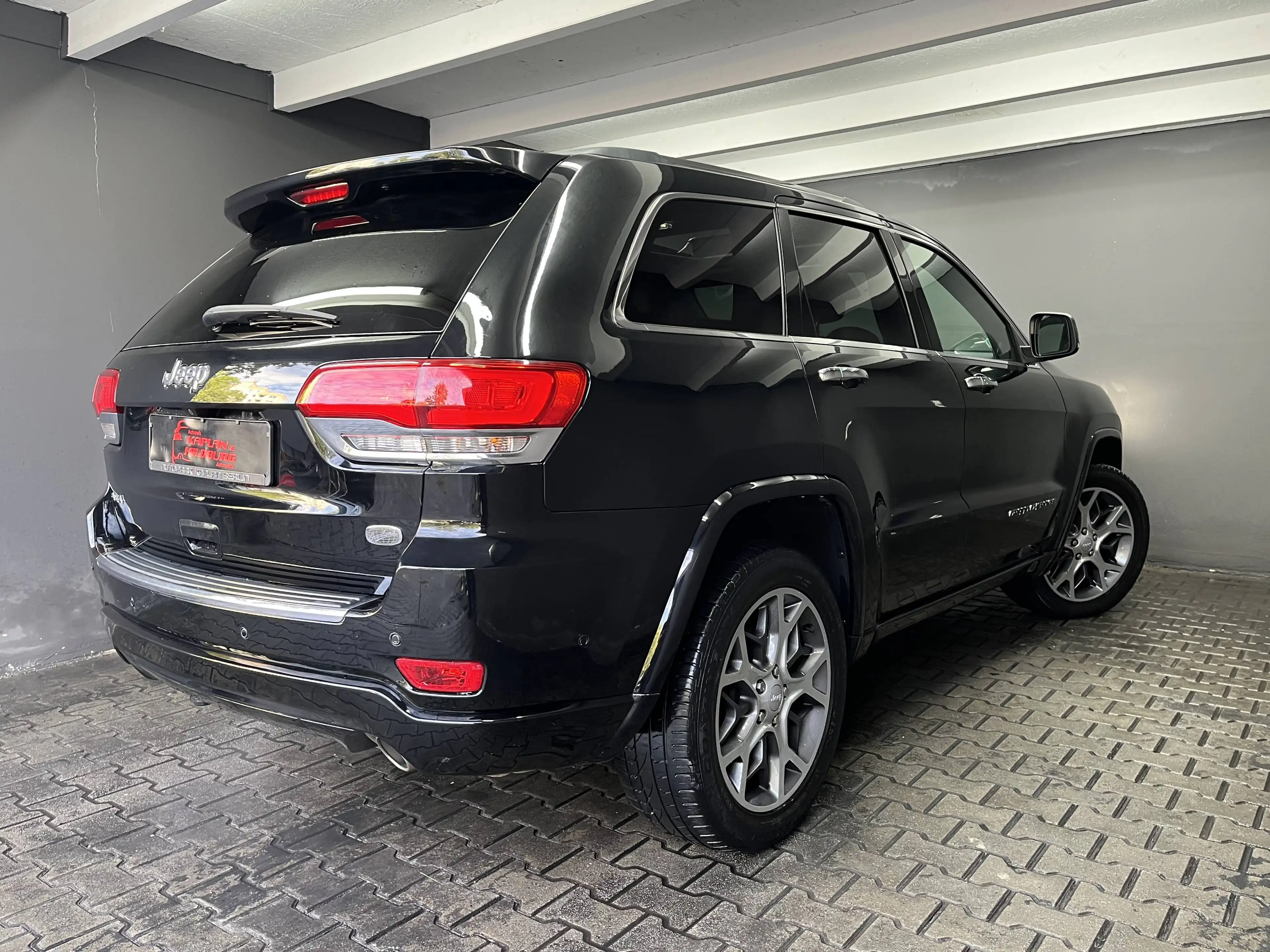Jeep Grand Cherokee 3.0 CRD Overland, PANO, ACC, R-KAM, 4WD — photo 4
