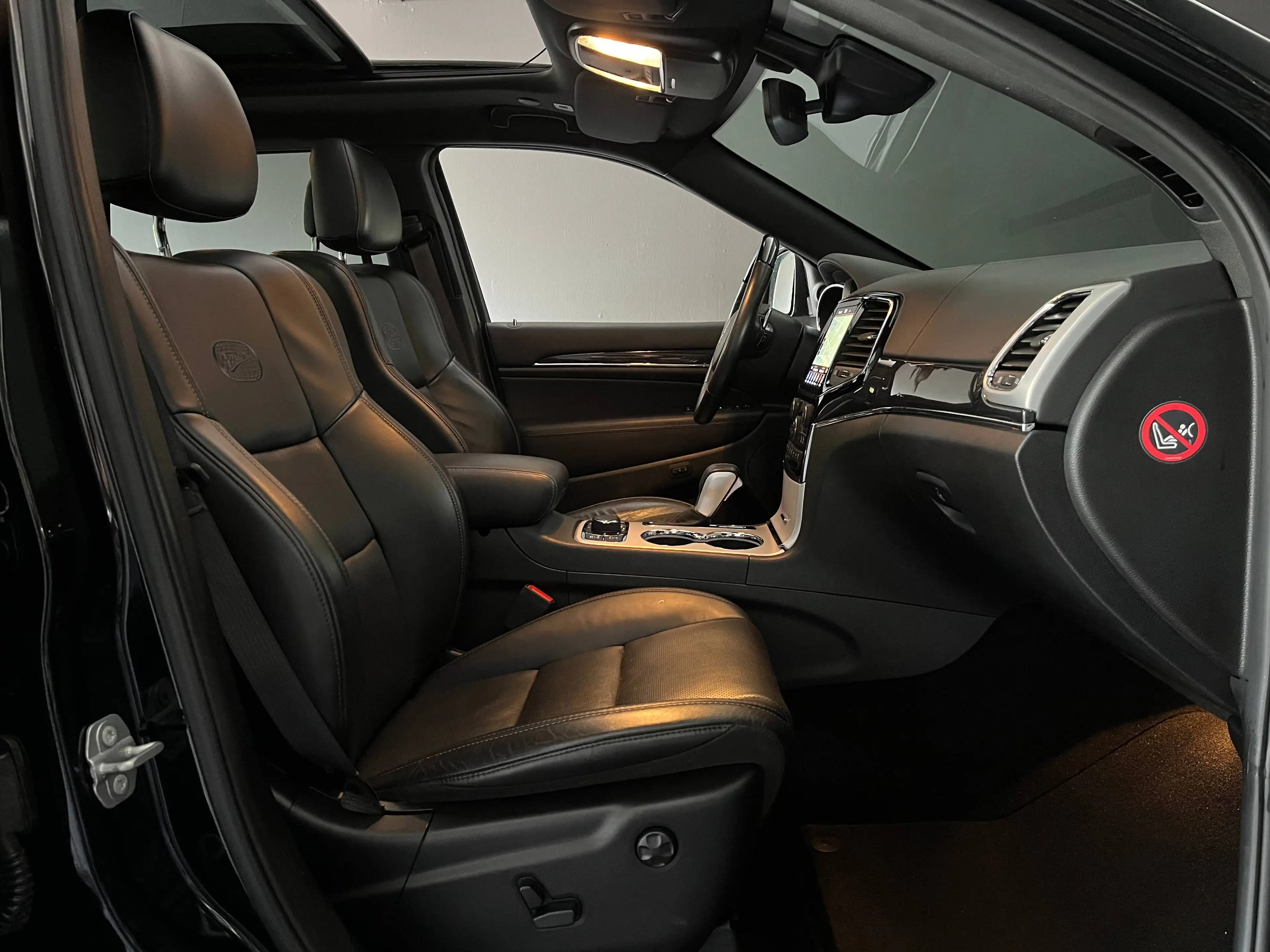 Jeep Grand Cherokee 3.0 CRD Overland, PANO, ACC, R-KAM, 4WD — photo 10