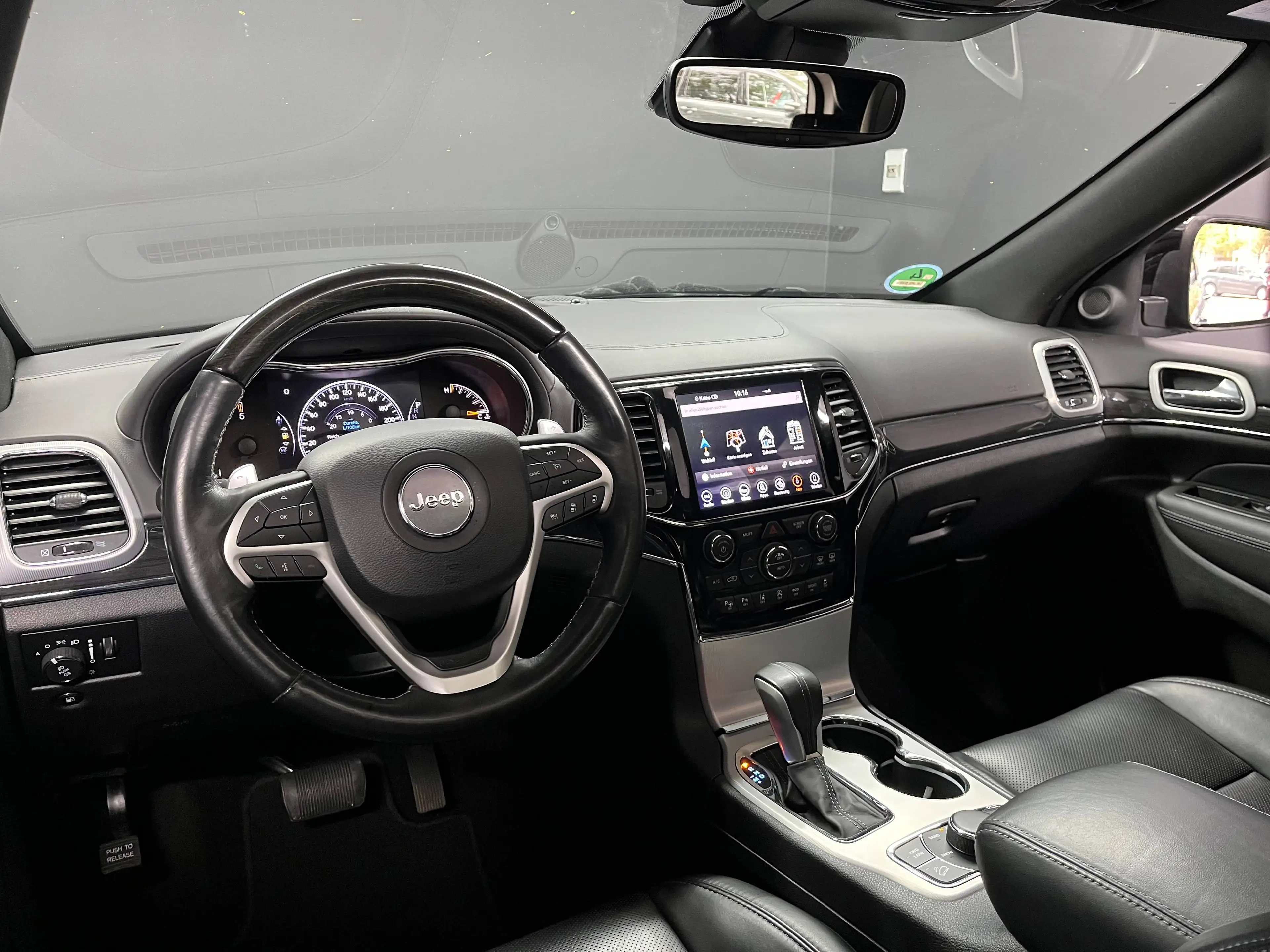 Jeep Grand Cherokee 3.0 CRD Overland, PANO, ACC, R-KAM, 4WD — photo 9