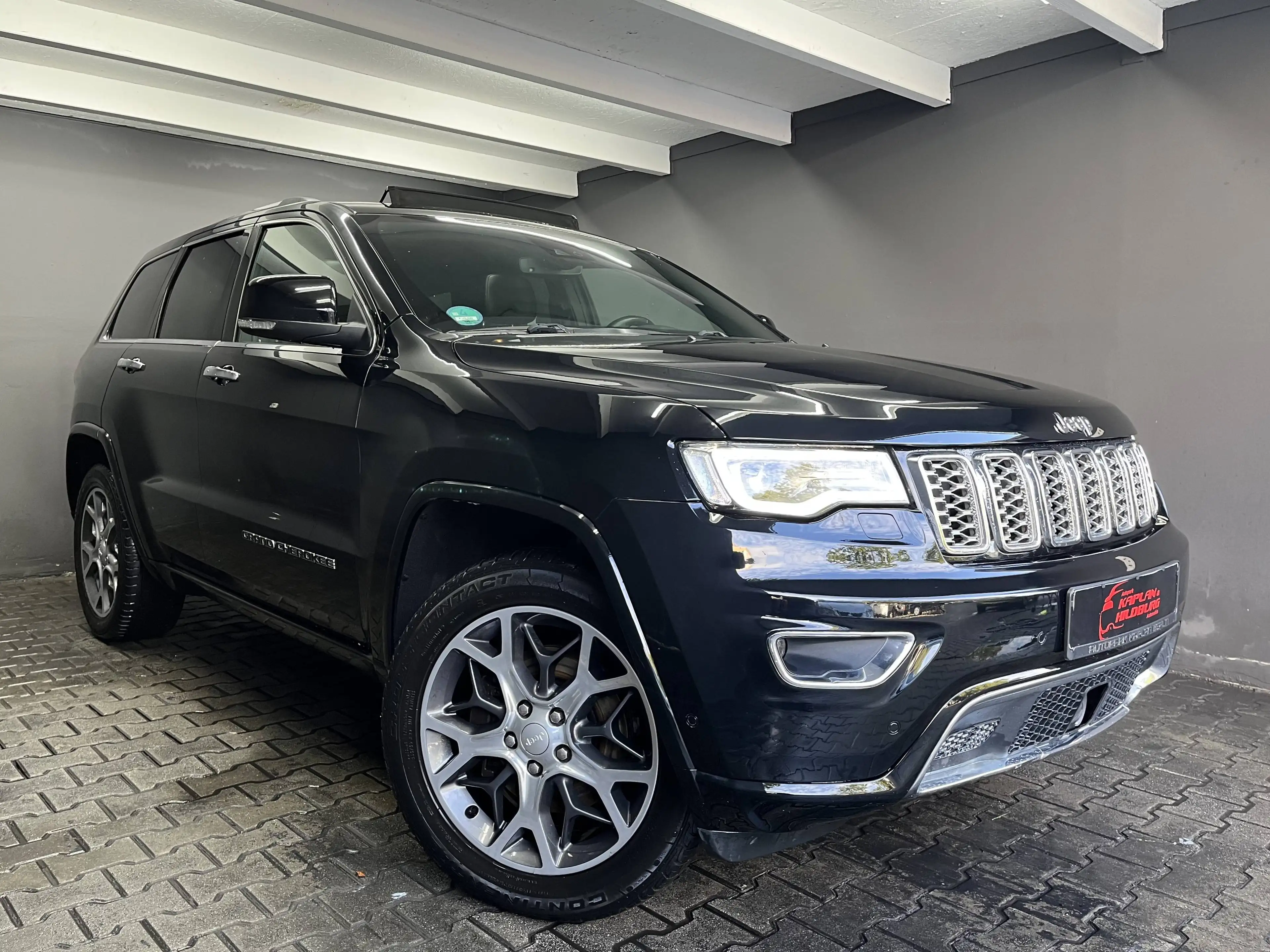 Jeep Grand Cherokee 3.0 CRD Overland, PANO, ACC, R-KAM, 4WD — photo 3