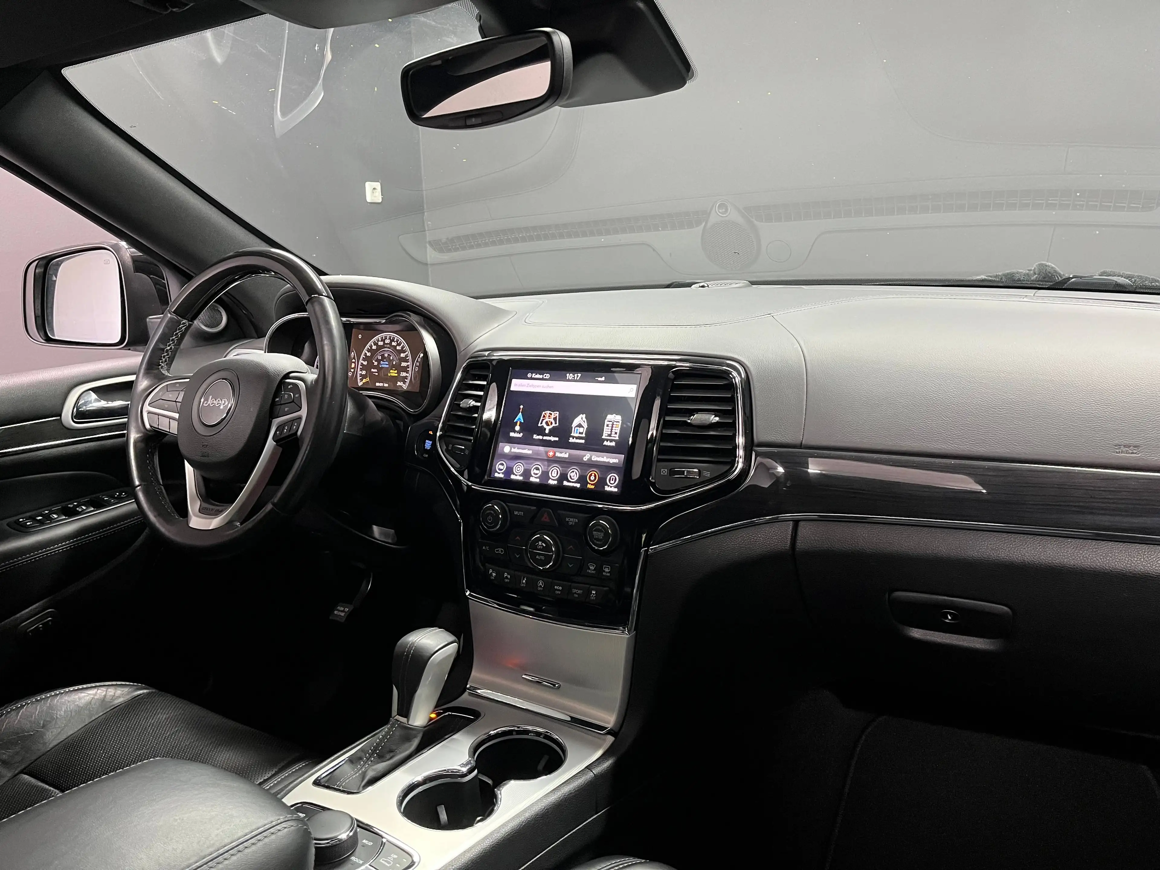 Jeep Grand Cherokee 3.0 CRD Overland, PANO, ACC, R-KAM, 4WD — photo 8