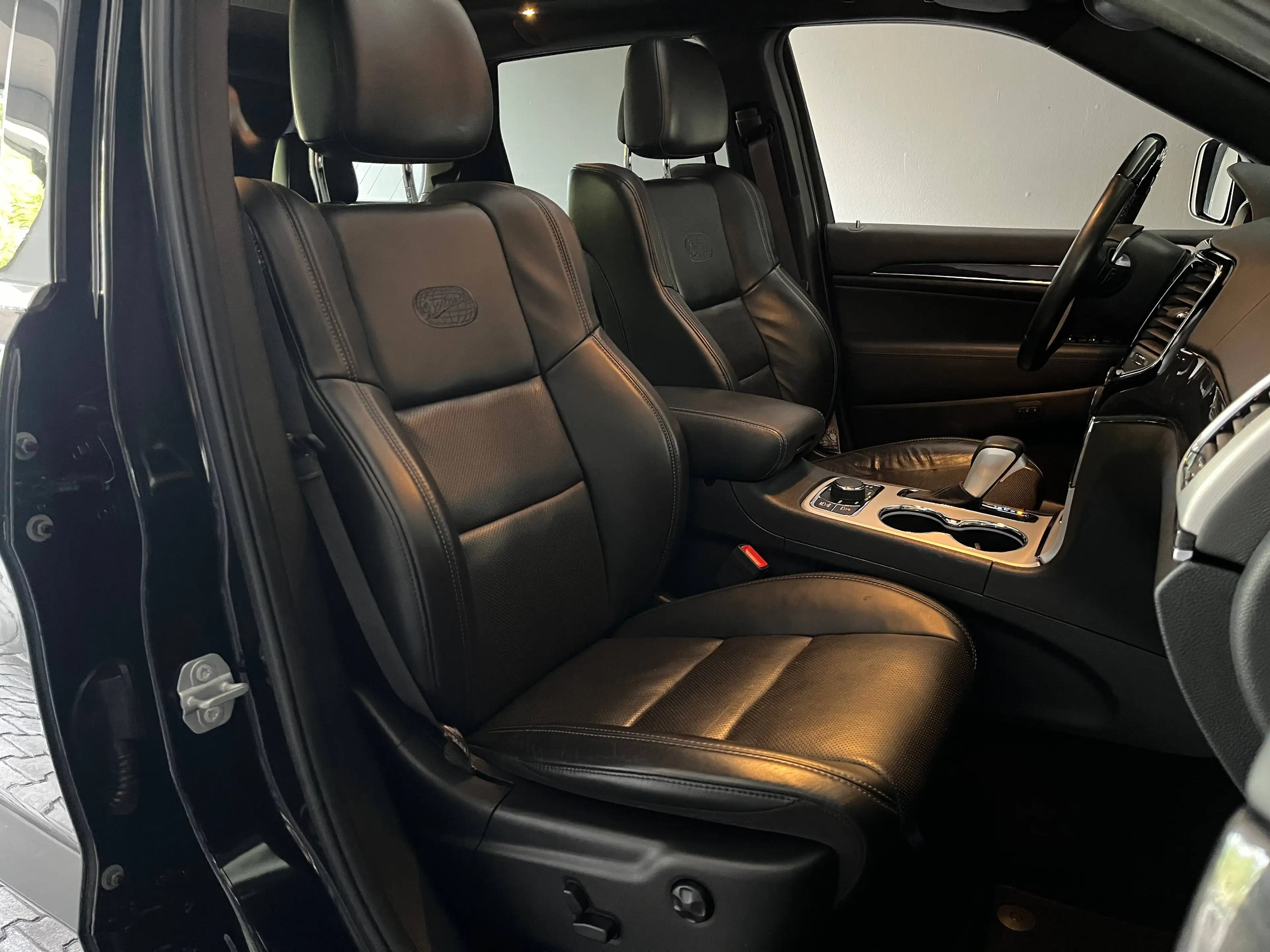 Jeep Grand Cherokee 3.0 CRD Overland, PANO, ACC, R-KAM, 4WD — photo 11