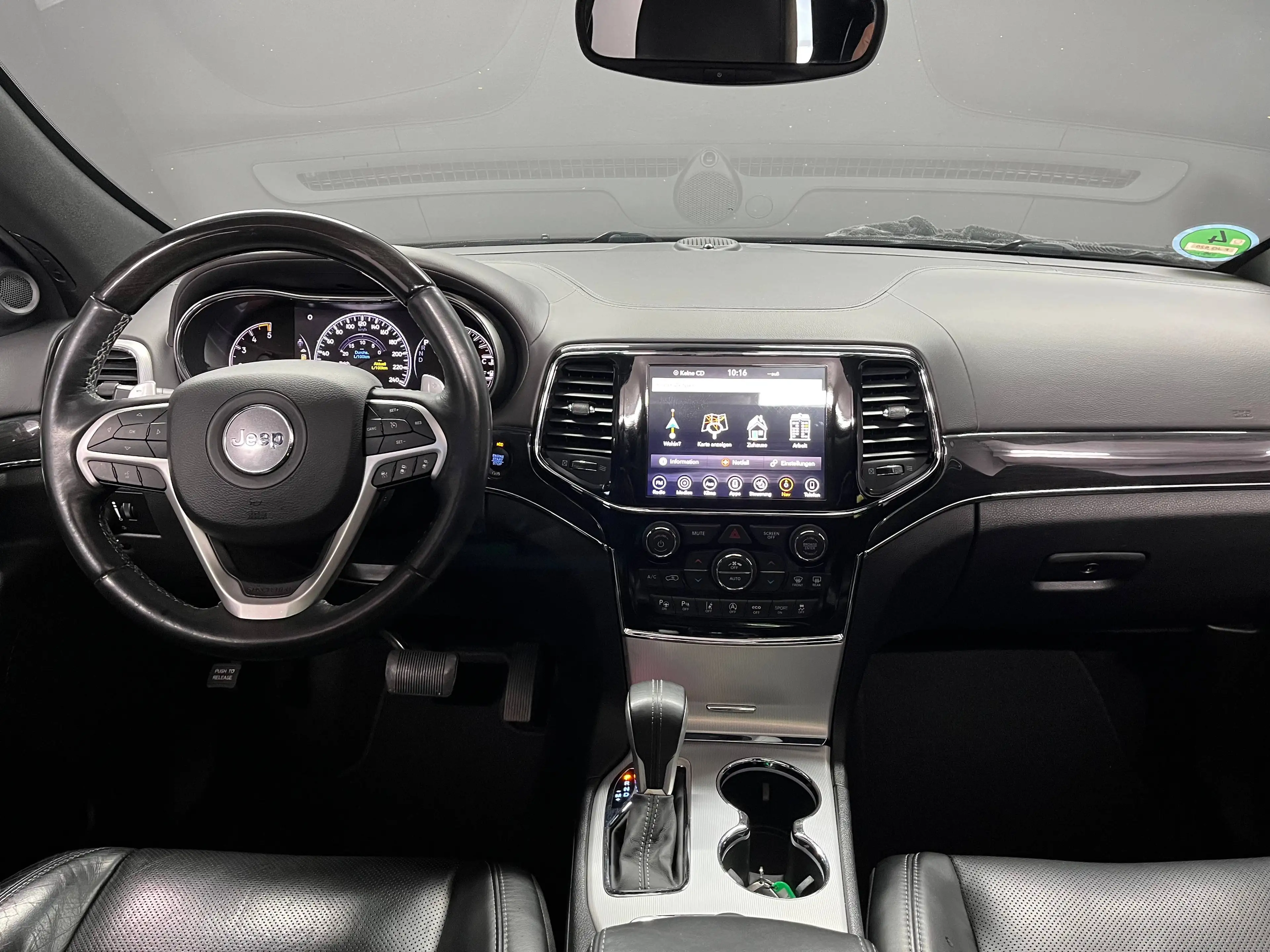 Jeep Grand Cherokee 3.0 CRD Overland, PANO, ACC, R-KAM, 4WD — photo 13