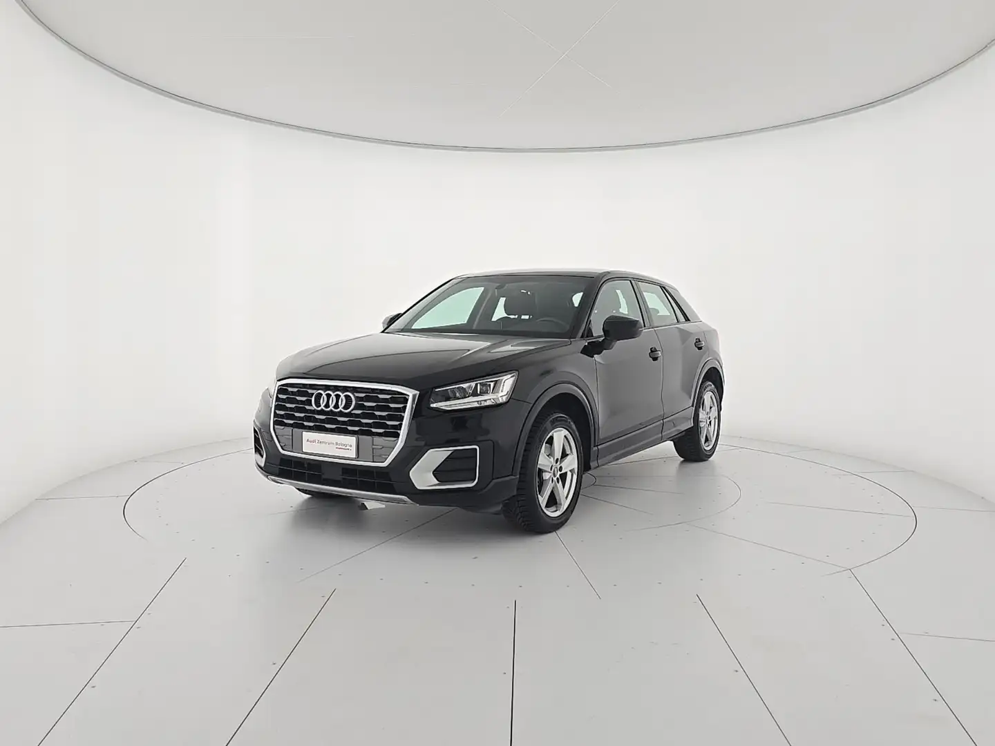 Audi Q2 35 TFSI Admired Schwarz - 1