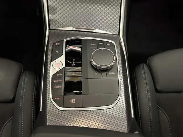 BMW 3 Series view 11
