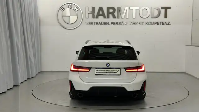 BMW 3 Series view 4