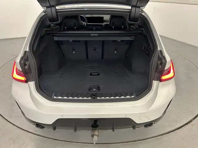 BMW 3 Series view 14