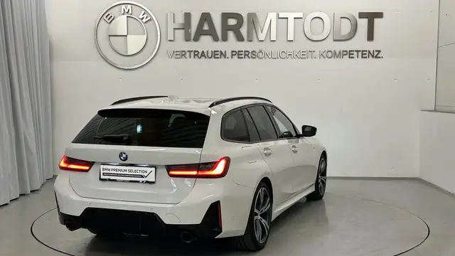 BMW 3 Series view 5