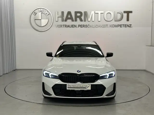 BMW 3 Series view 6