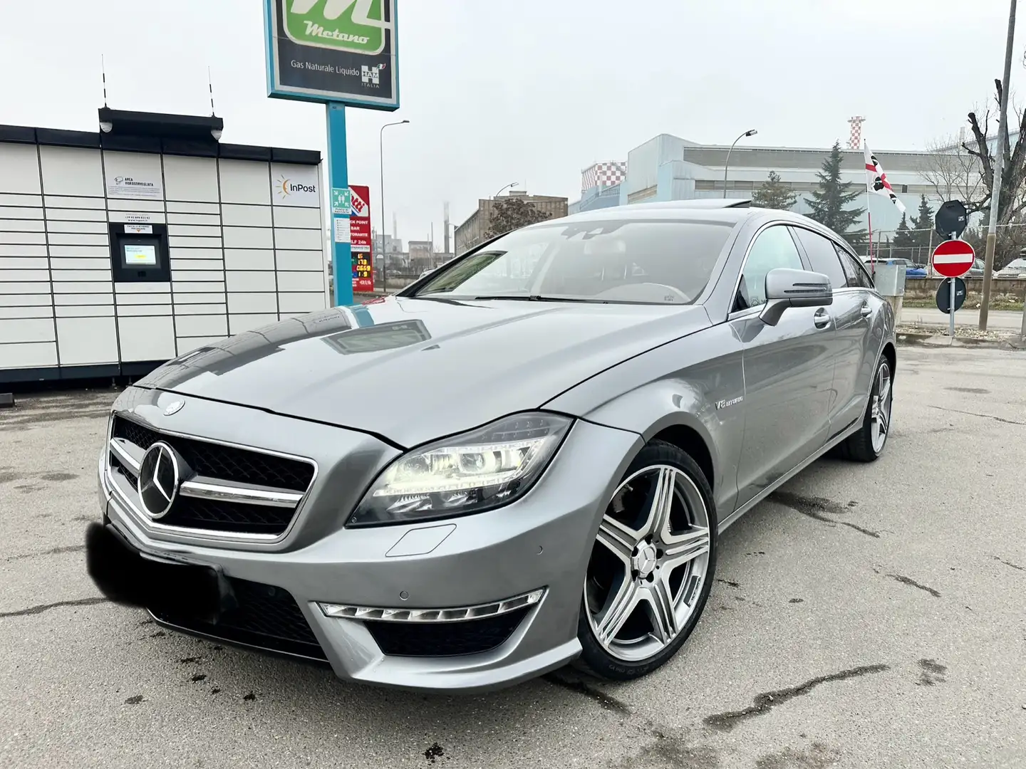 Mercedes-Benz CLS 63 AMG Shooting Brake auto siva - 1