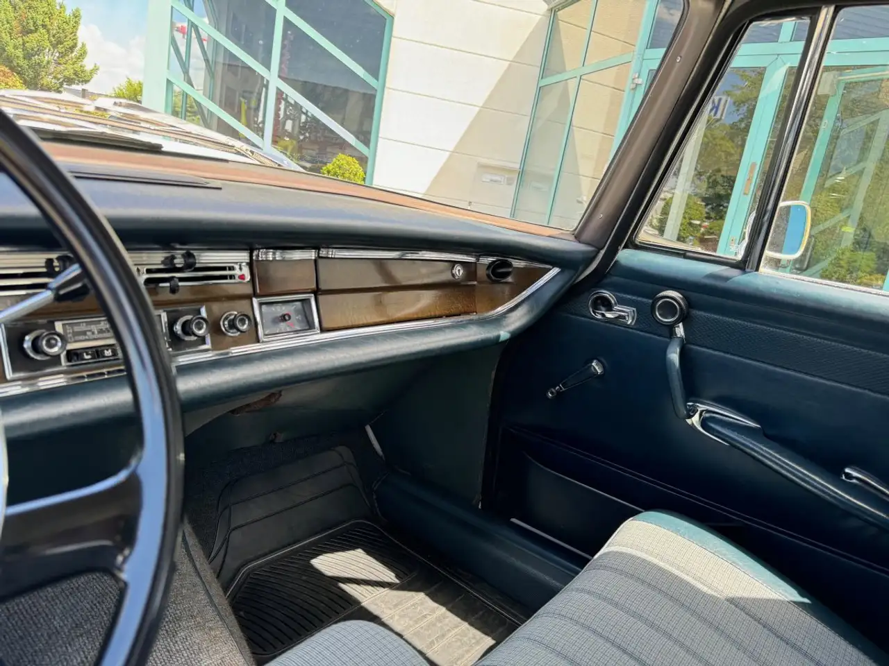 Mercedes-Benz 230 S sehr guter Zustand, foto 10