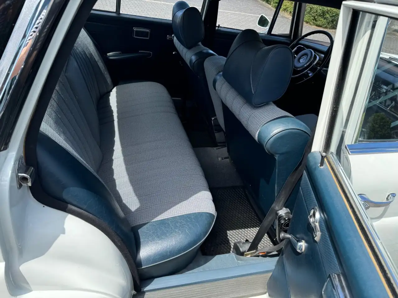 Mercedes-Benz 230 S sehr guter Zustand, foto 11
