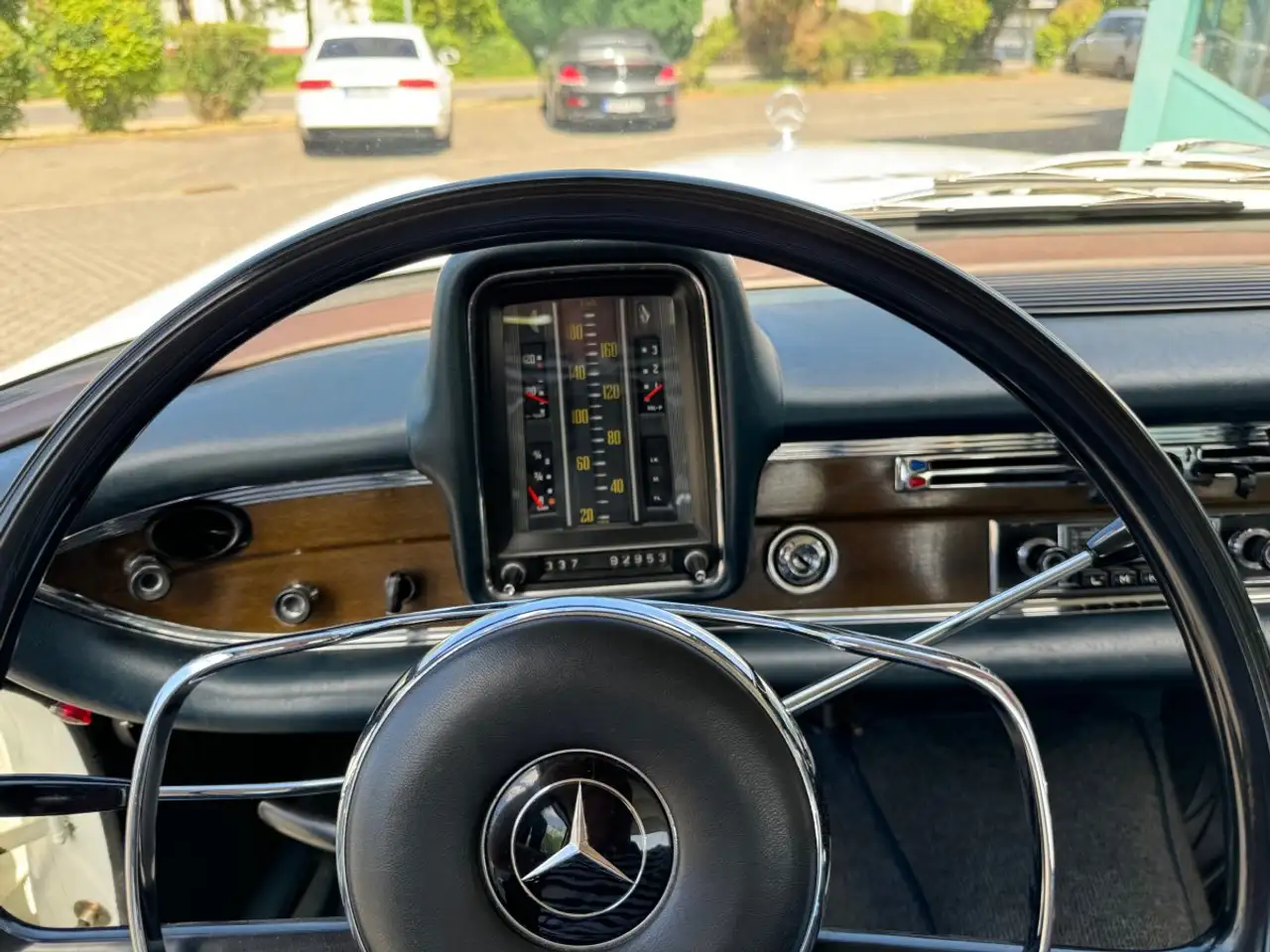 Mercedes-Benz 230 S sehr guter Zustand, foto 9