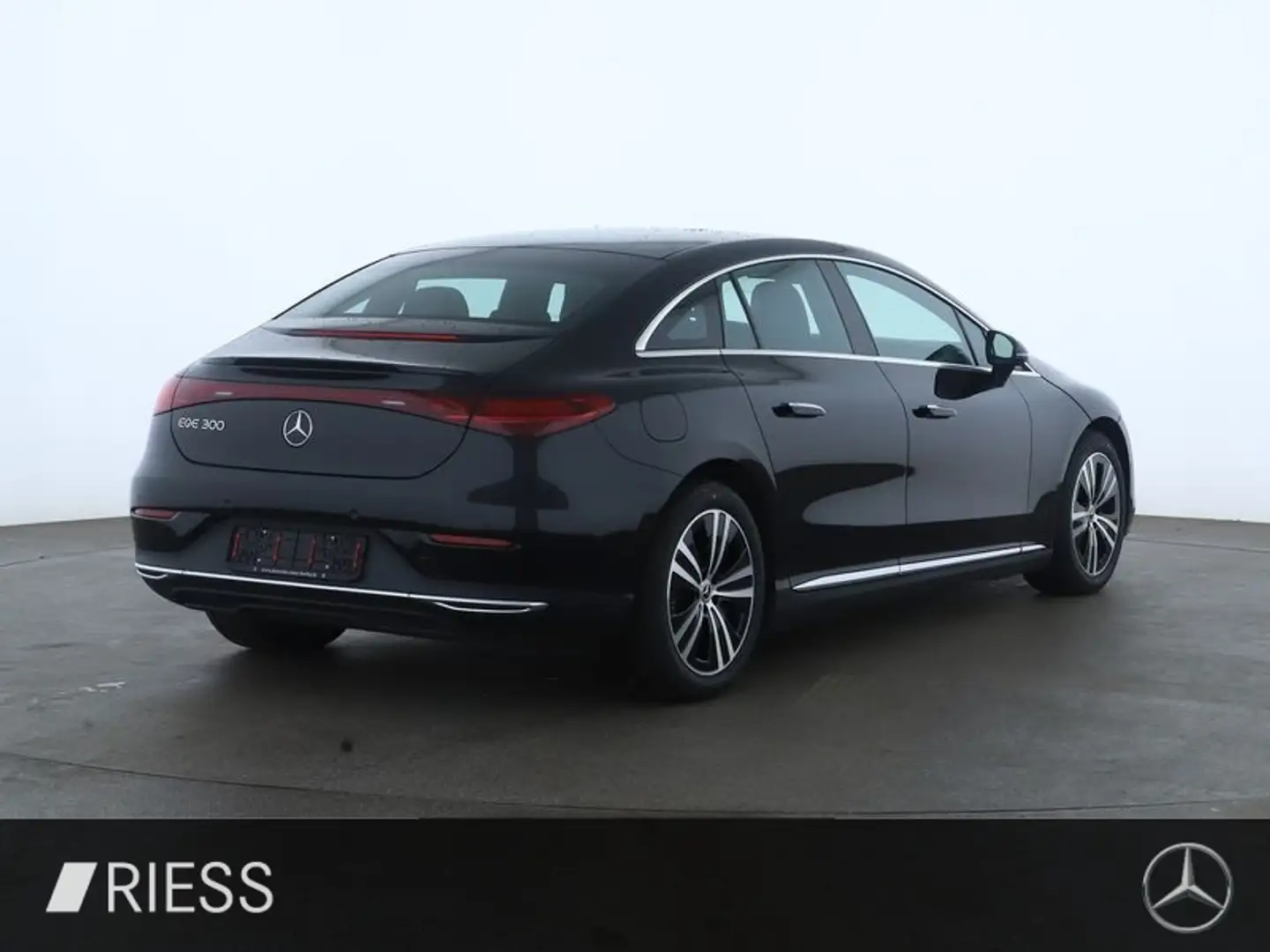Mercedes-Benz EQE 300 Electric Art Distr Pano Hyper Burmes W Pumpe Zwart - 2