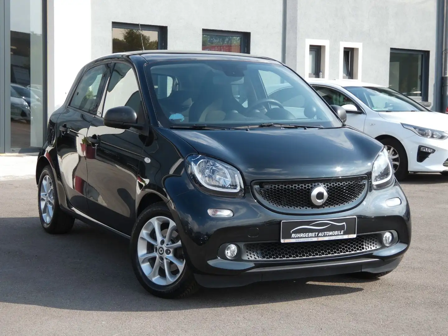 smart forFour *Aut*Klima*Shz*Pdc*Pano* Schwarz - 2
